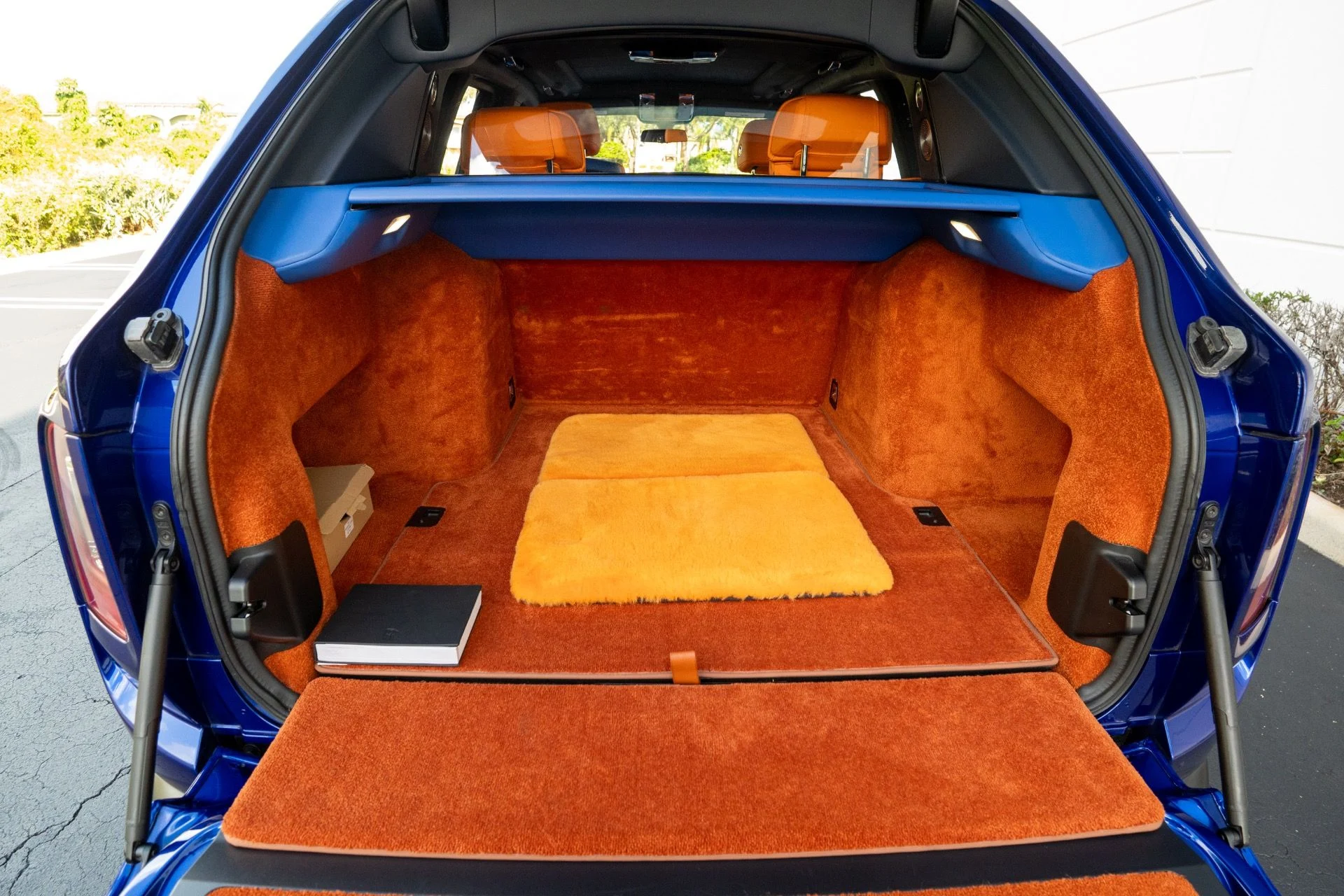 mph073_4146658157_Used_2019_Rolls_Royce_Cullinan_1764189669_34ff91468e