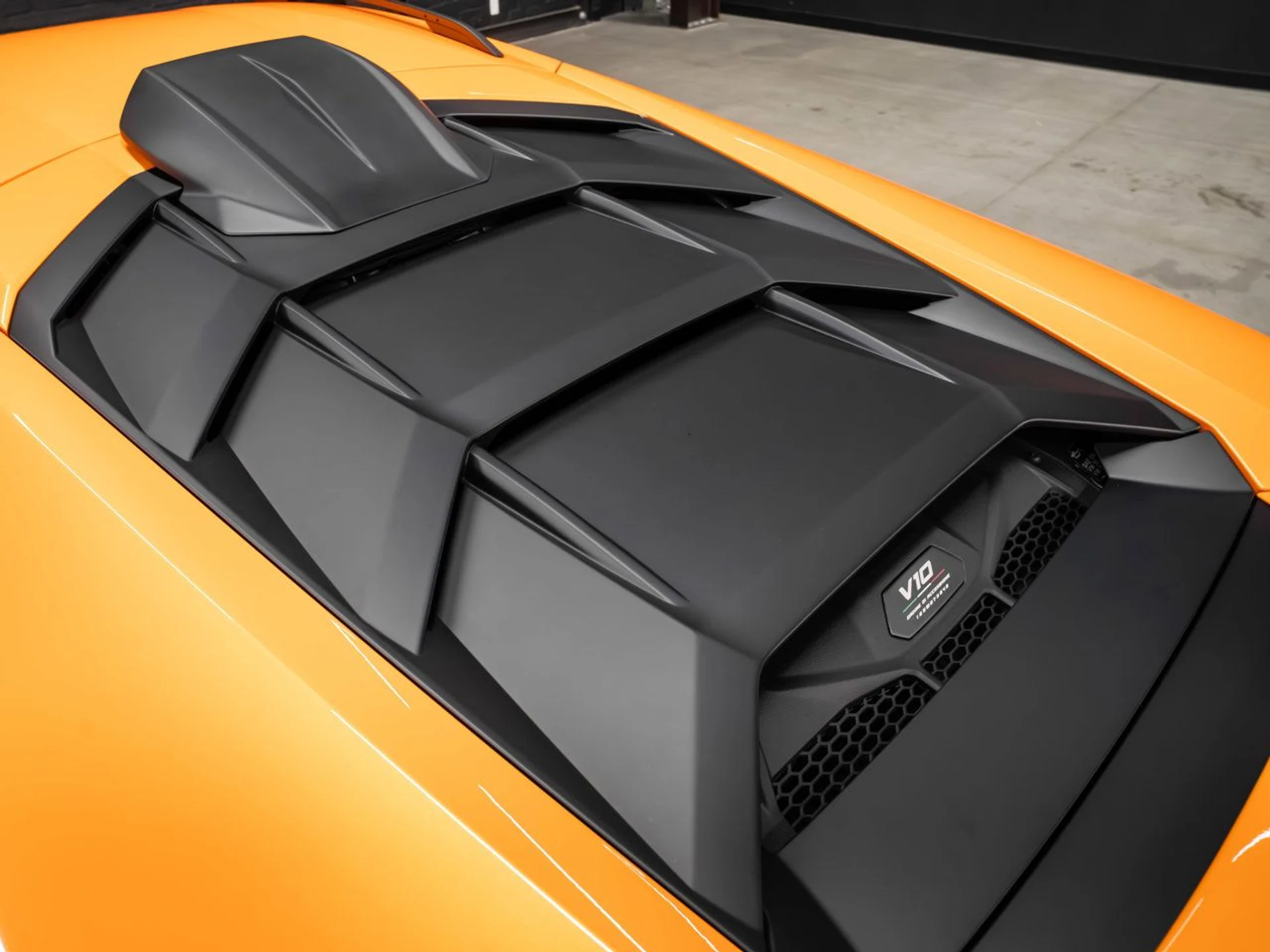 mph073_469708795_lamborghini_huracan_2023_bfa54578e0