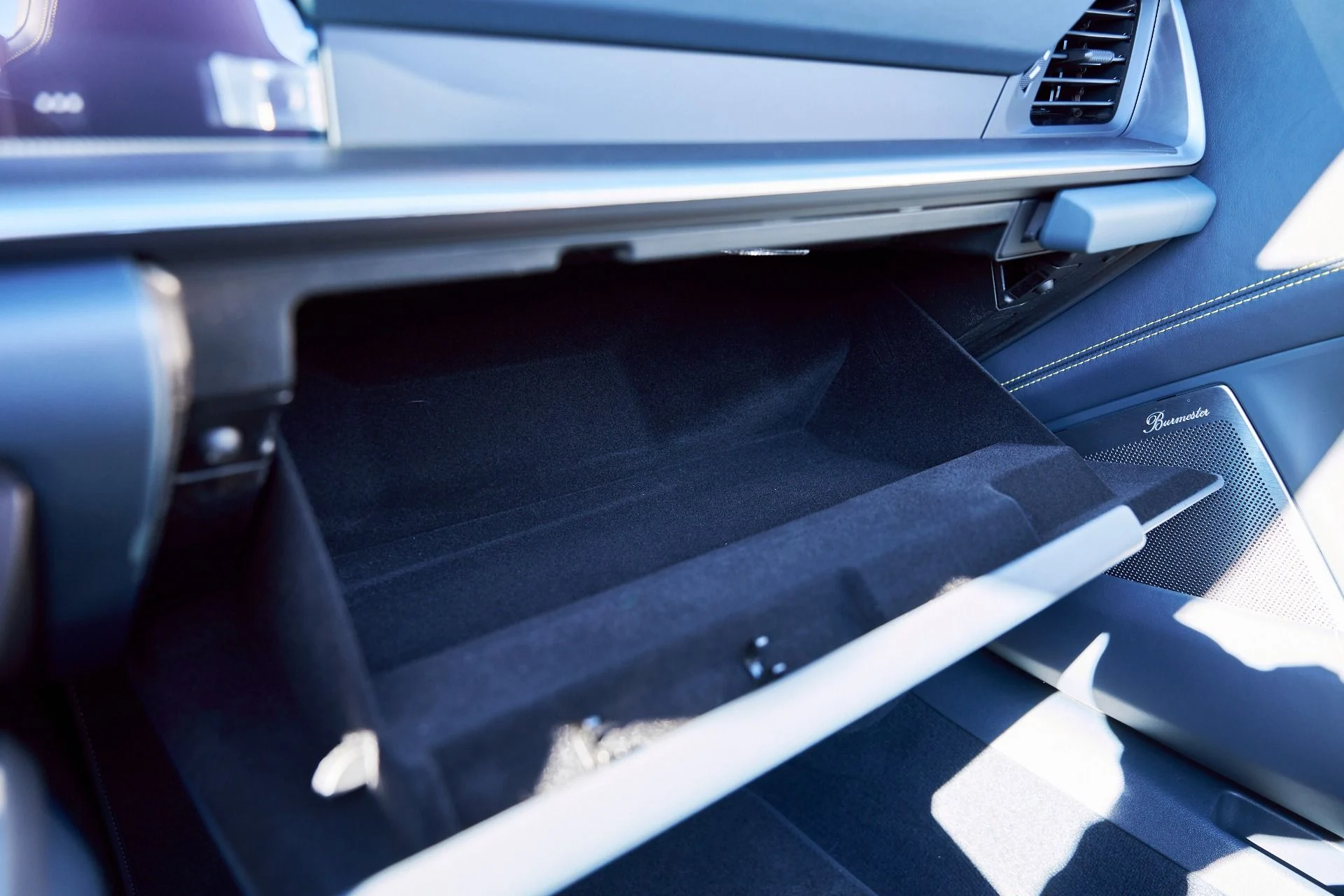 mph073_471927085_Used_2024_Porsche_911_Turbo_S_1768438372_a4cf46f93c