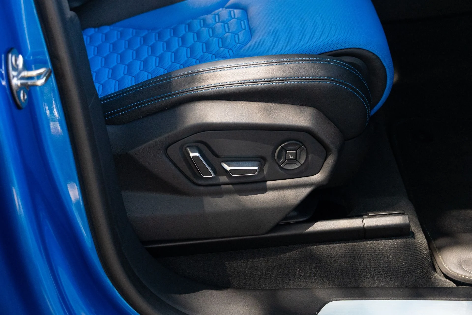 mph073_512176618_Used_2019_Lamborghini_Urus_1781242066_6f8c7a34dd