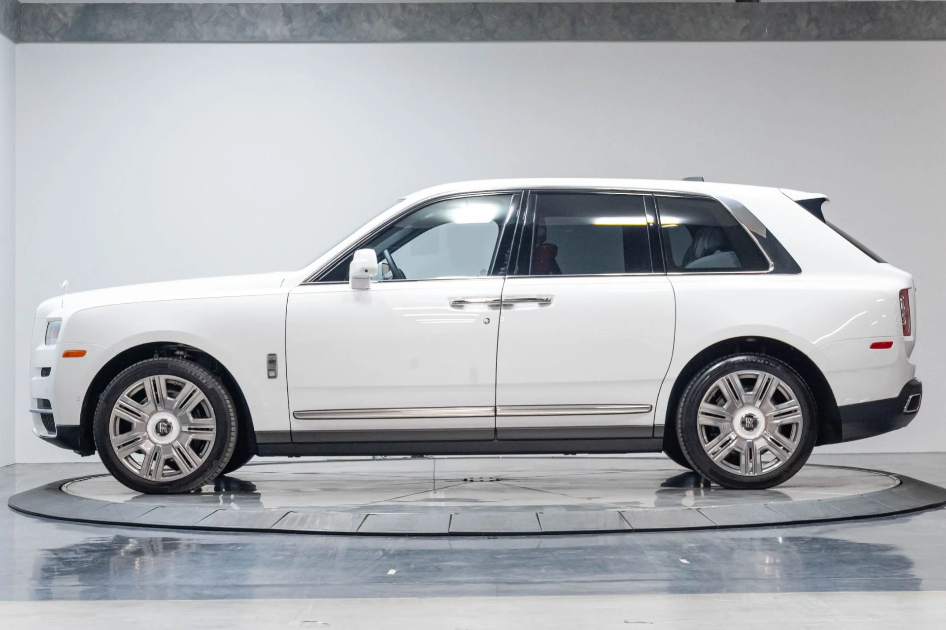 mph073_541182504_Used_2023_Rolls_Royce_Cullinan_Base_1784654750_cbca226a1d