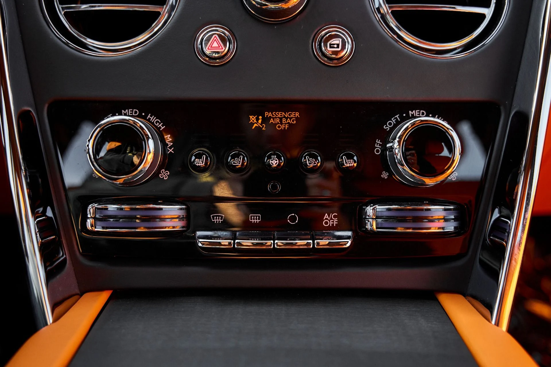 mph073_724408088_Used_2025_Rolls_Royce_Cullinan_1766456733_d375e99bfa