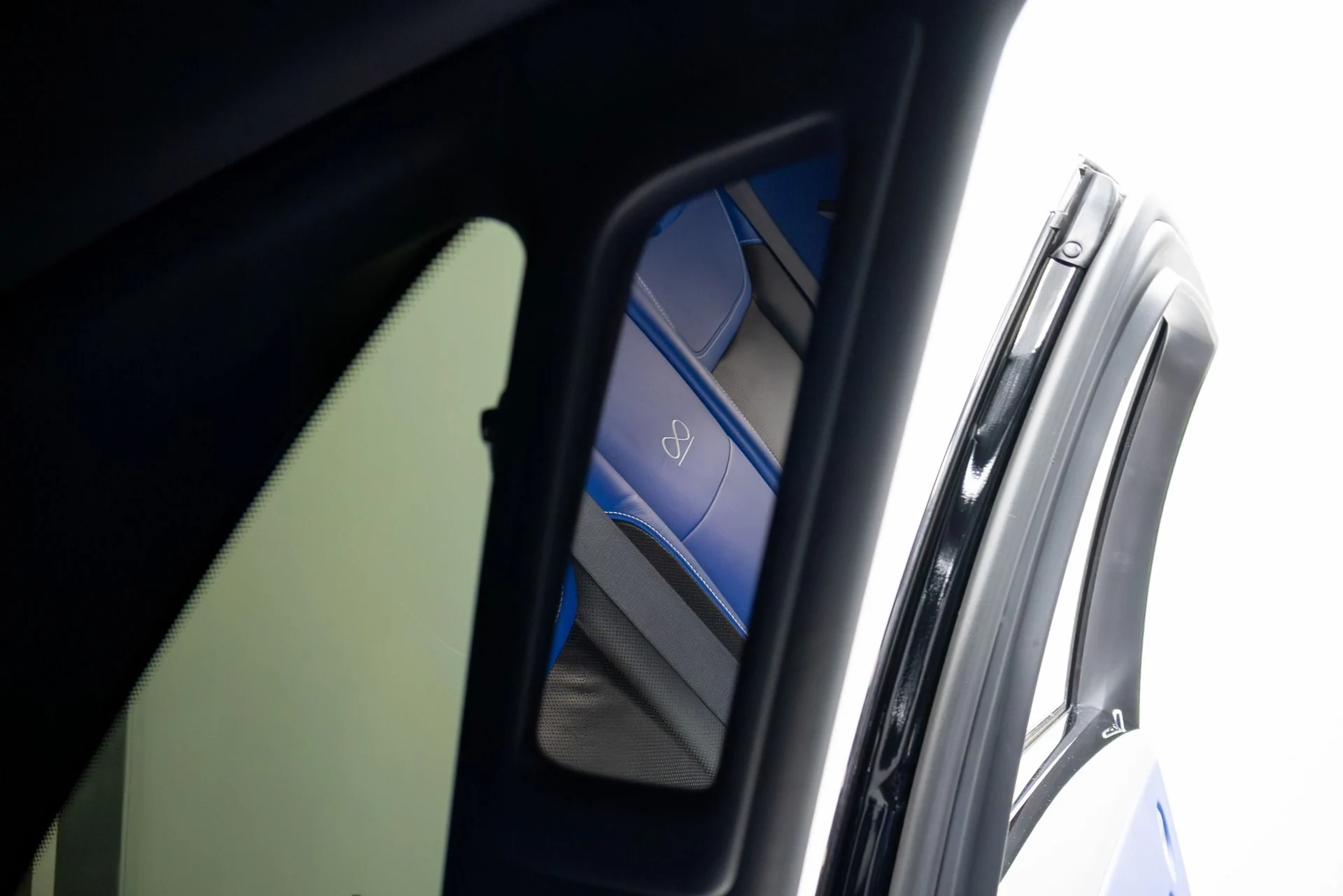 mph073_816059574_Used_2017_Rolls_Royce_Ghost_Black_Badge_1764012368_c3cc81628d