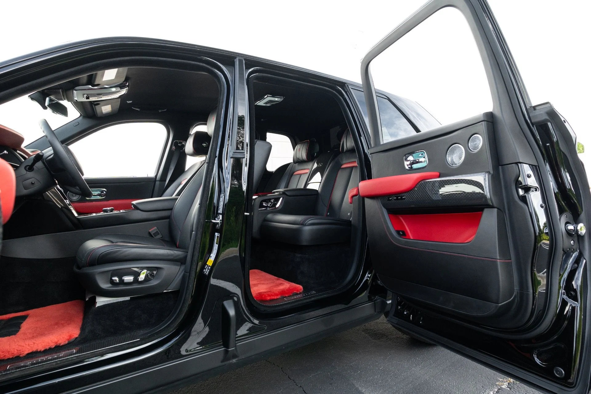 mph073_844203937_Used_2022_Rolls_Royce_Black_Badge_Cullinan_1776130970_af16bb6602