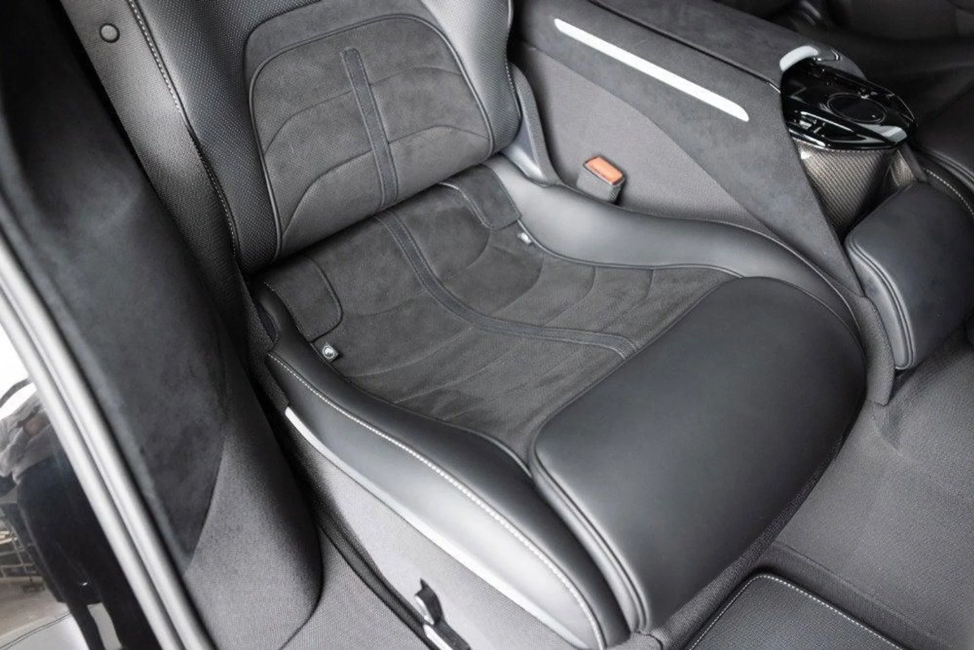 mph073_865577069_Used_2025_Ferrari_Purosangue_1777382844_097ae8d23b