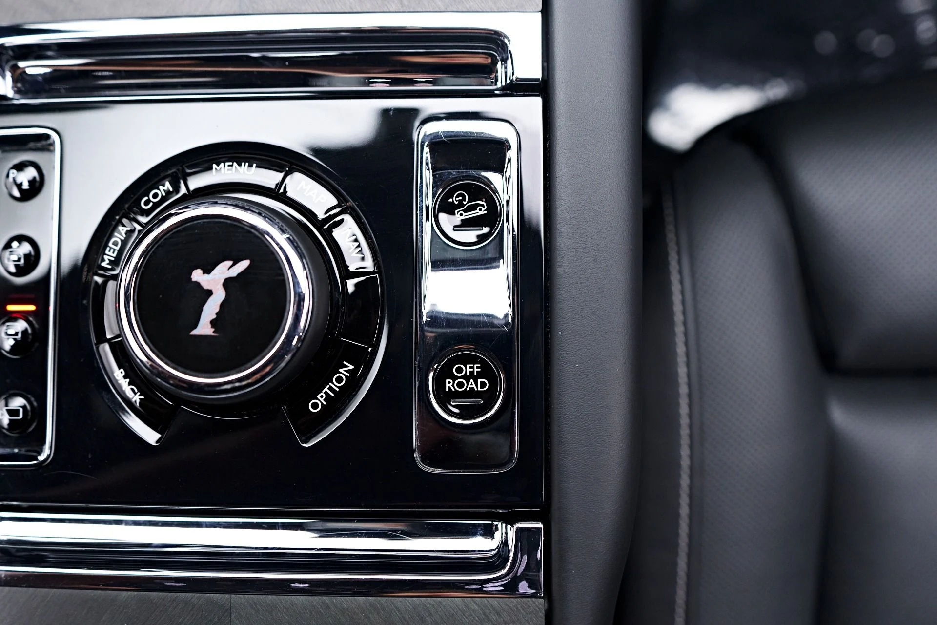 mph074_1073977075_Used_2023_Rolls_Royce_Cullinan_Base_1756252121_243ec9b4bc