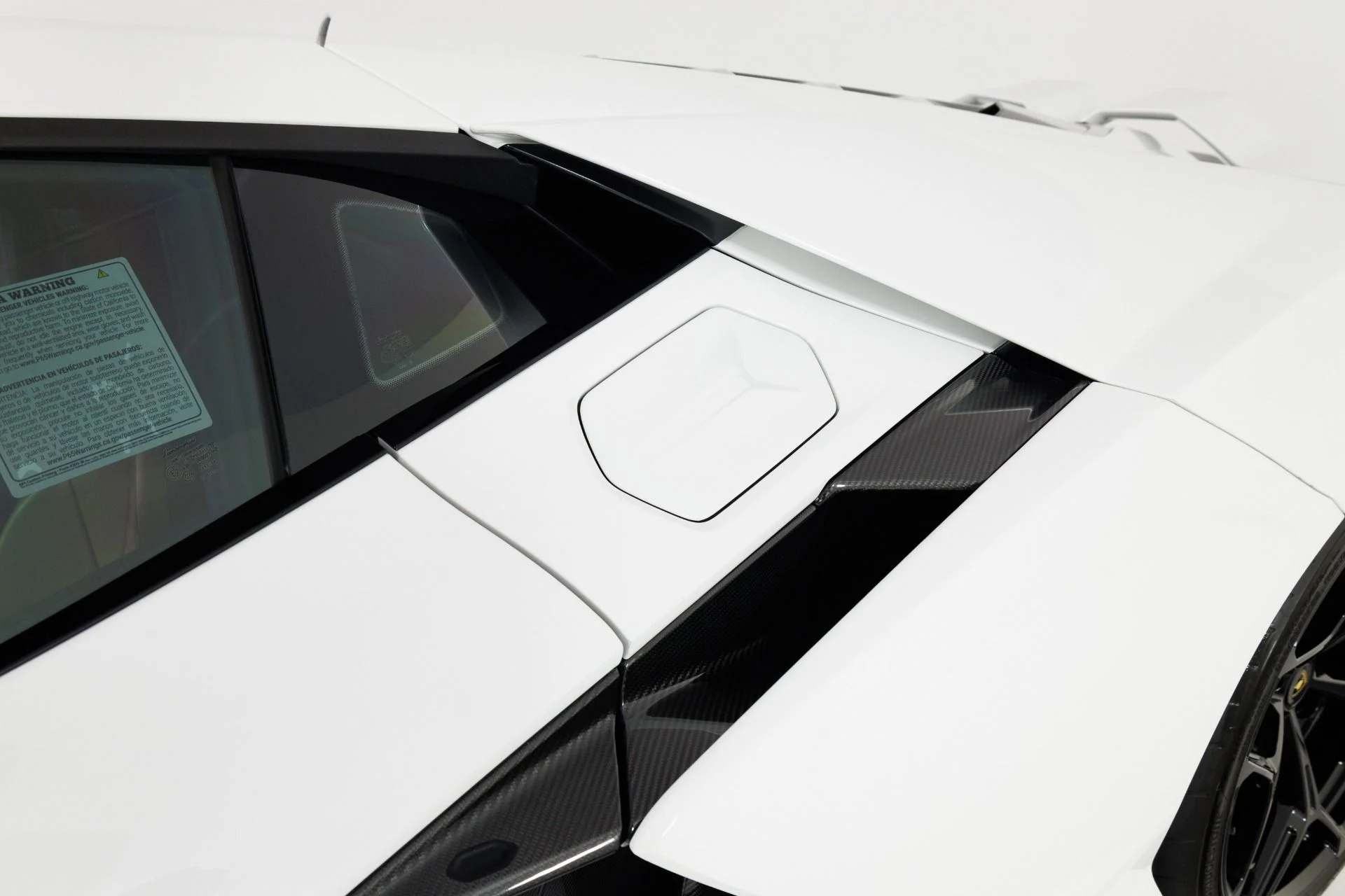 mph074_111073338_Used_2024_Lamborghini_Revuelto_1786042598_7d3b9a2223