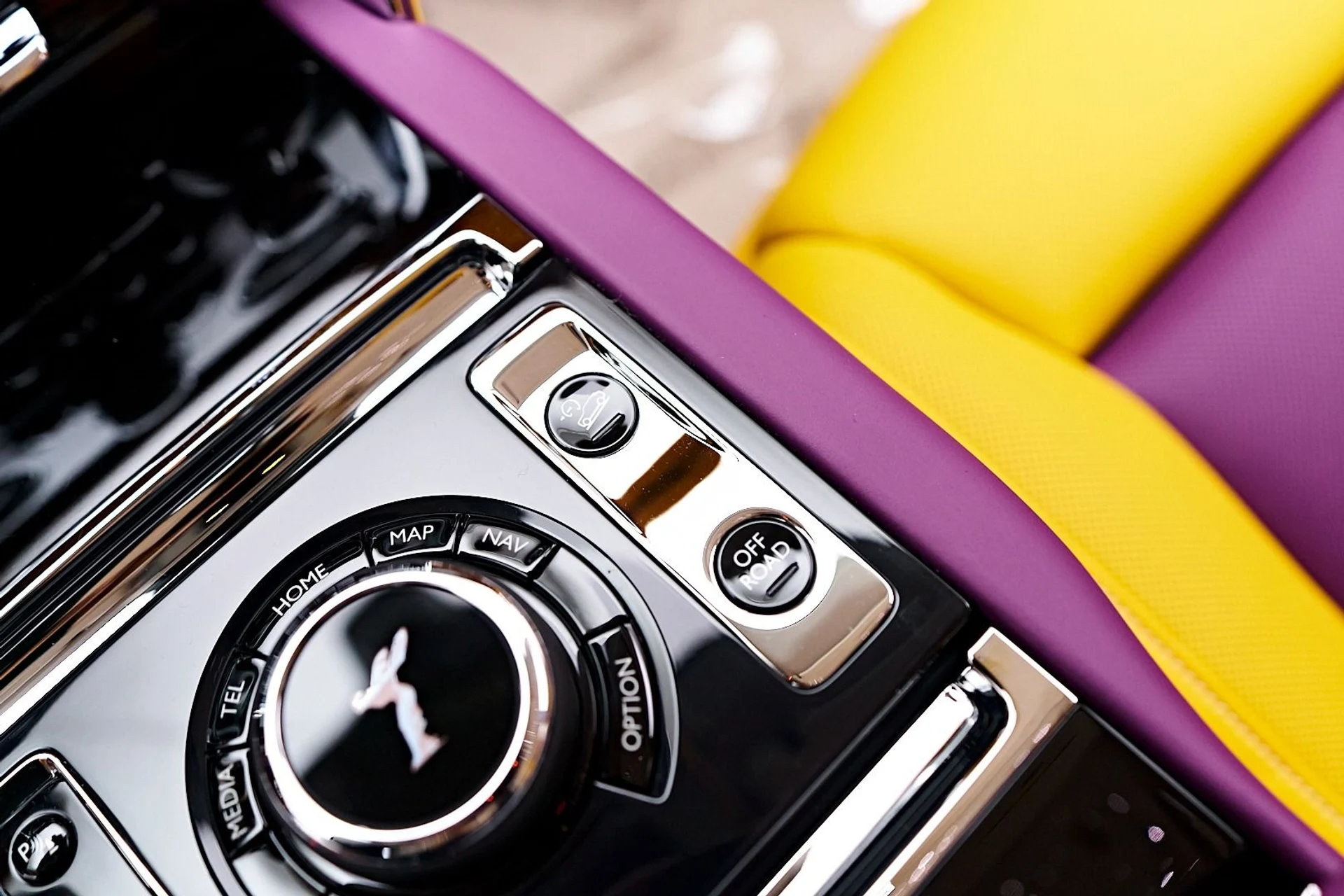 mph074_1388535000_Used_2025_Rolls_Royce_Cullinan_Base_1736646133_4ef4f7bf12