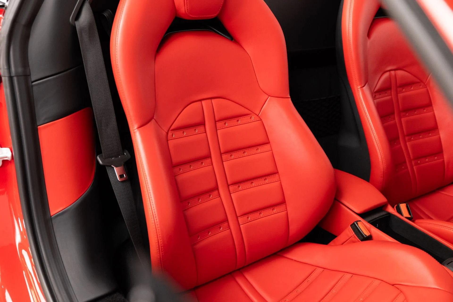 mph074_1513939132_Used_2017_Ferrari_488_Spider_1782928038_477a8df16a