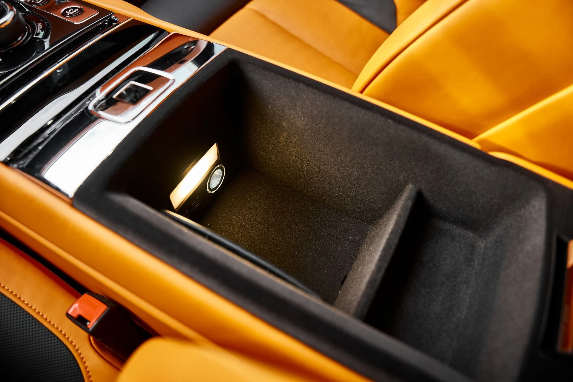 mph074_1574699962_Used_2025_Rolls_Royce_Cullinan_Base_1770950934_2cf9731131