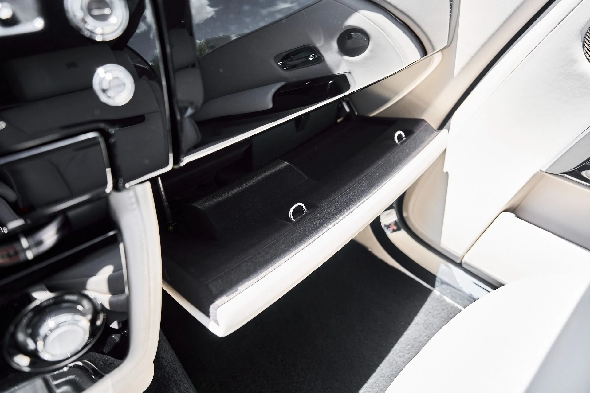 mph074_179301139_Used_2009_Rolls_Royce_Phantom_Coupe_Base_1780102167_be7abb076a
