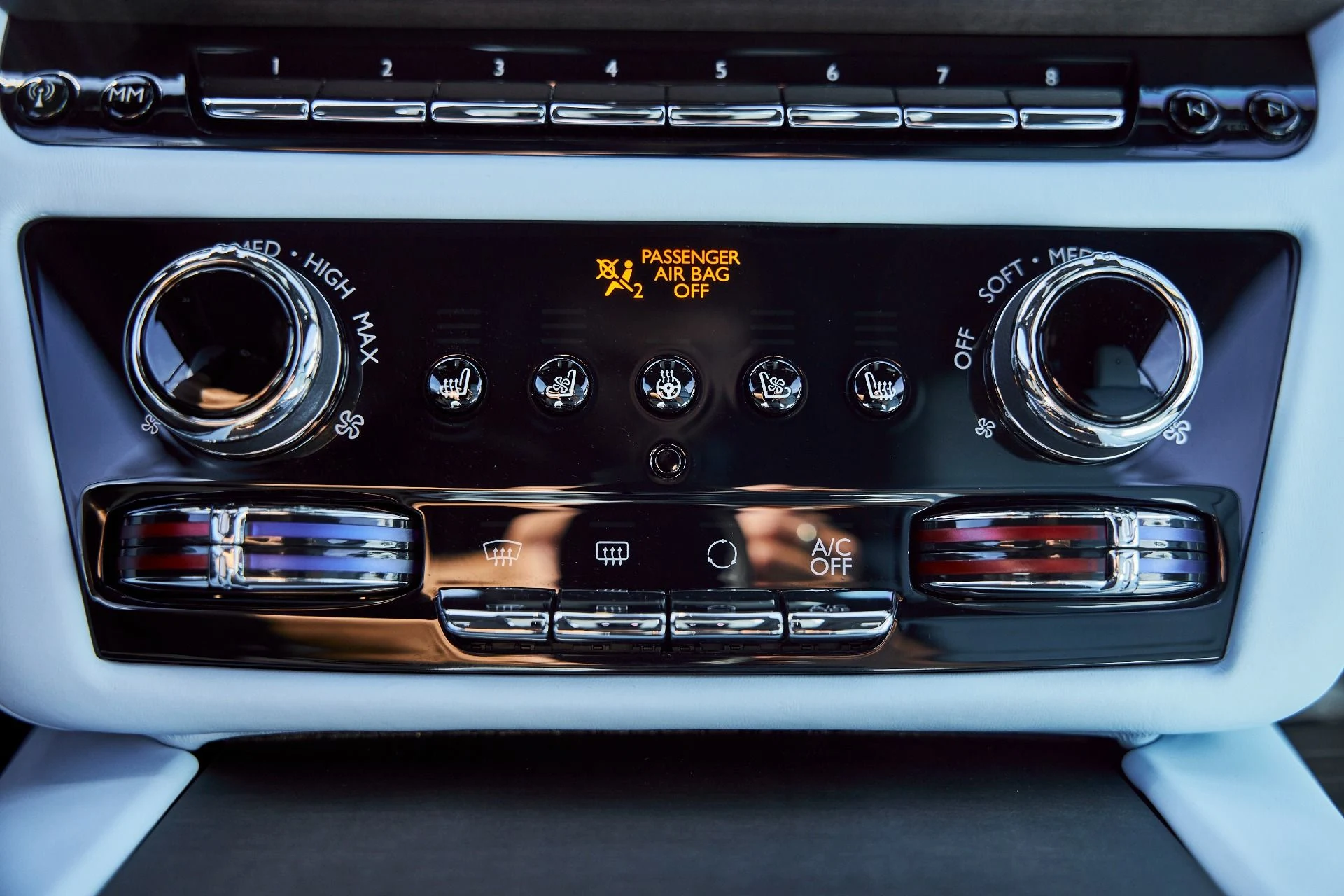 mph074_1813402711_Used_2025_Rolls_Royce_Spectre_Base_1773452595_be7914691f