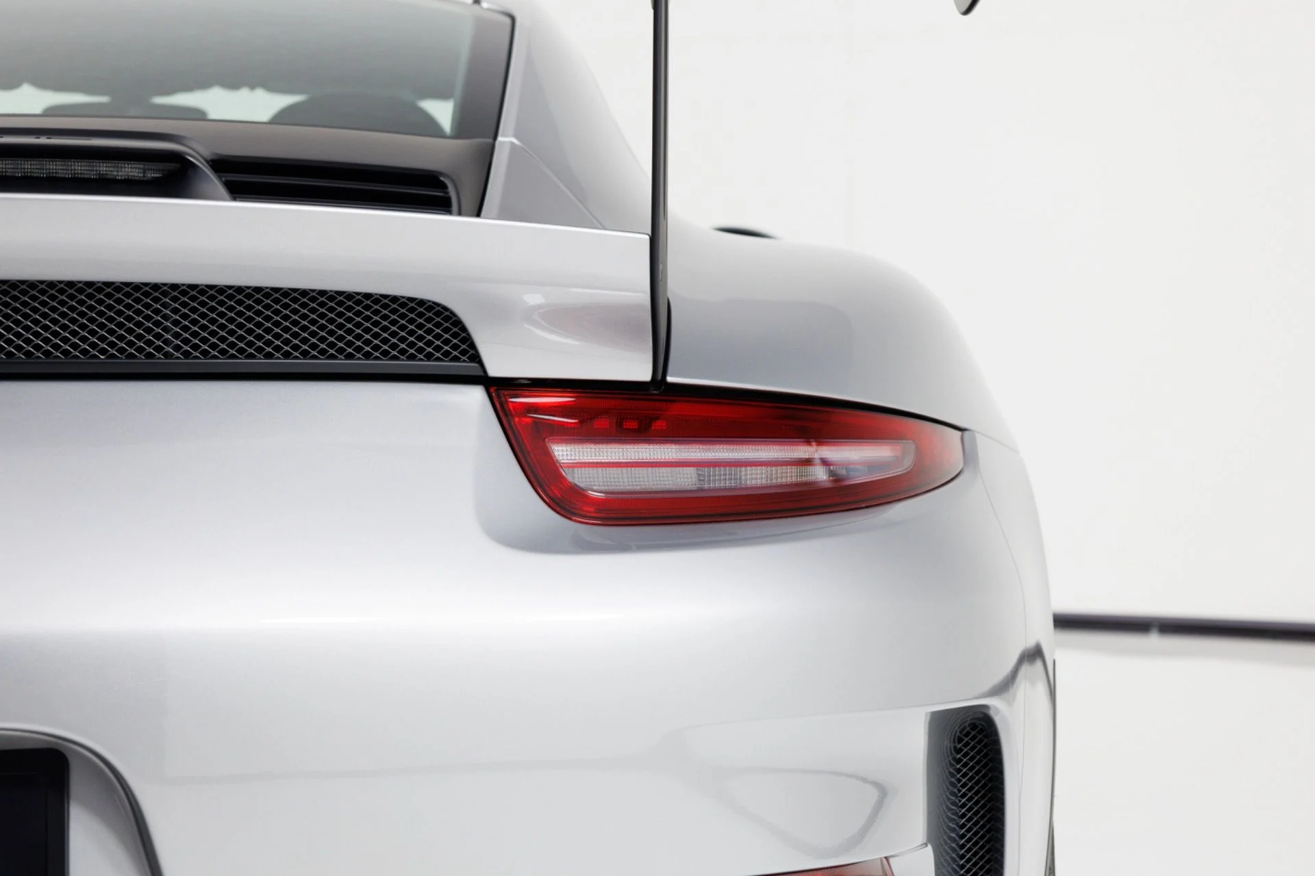 mph074_1963995481_Used_2016_Porsche_911_GT_3_RS_1782496732_379fbcb737