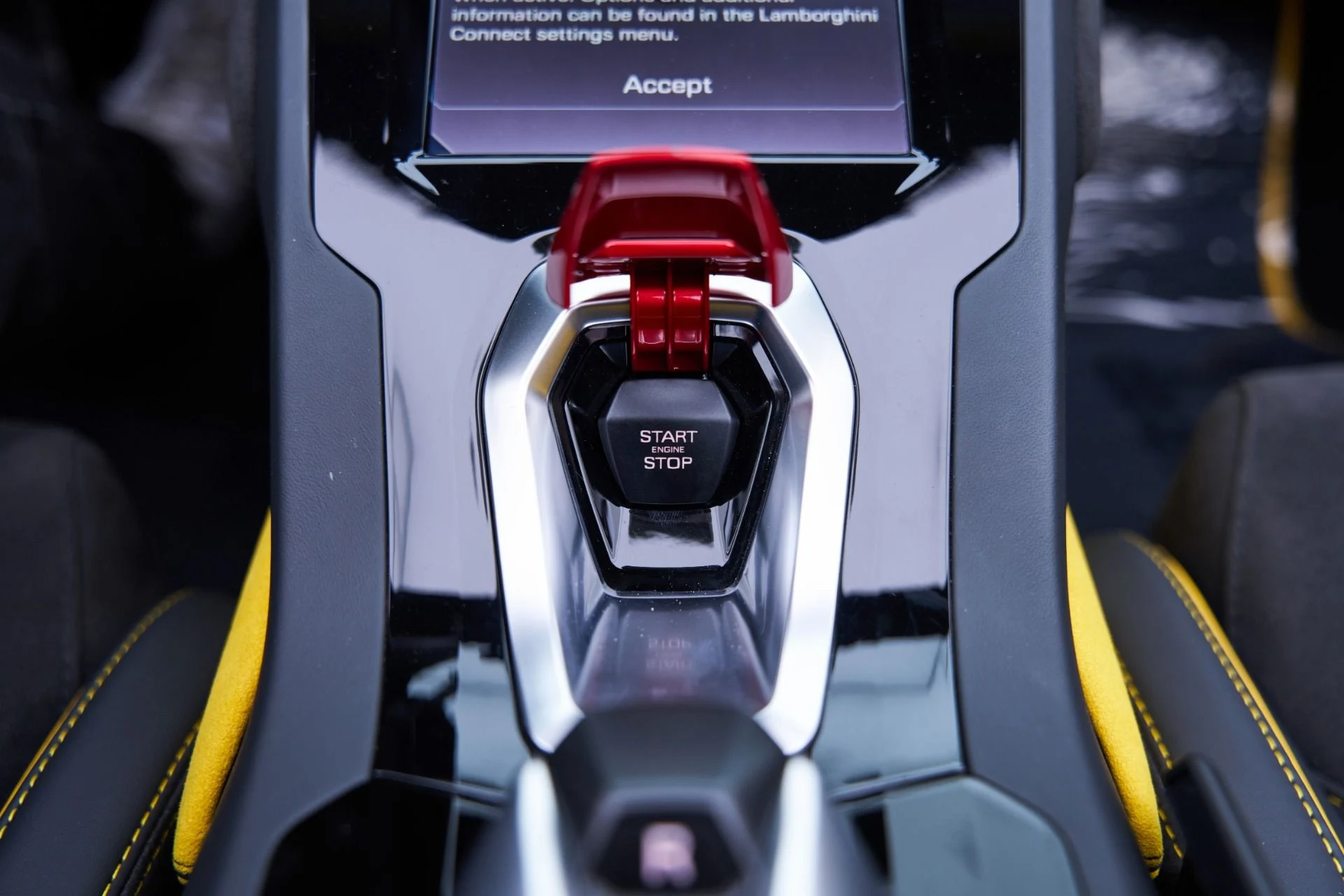 mph074_2012786753_Used_2024_Lamborghini_Huracan_1793135638_85ab295440