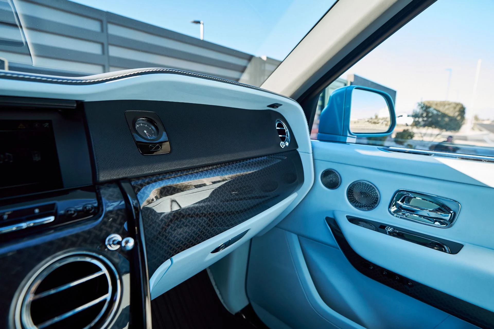 mph074_2075551918_Used_2022_Rolls_Royce_Cullinan_Black_Badge_1765411166_333a7429ea