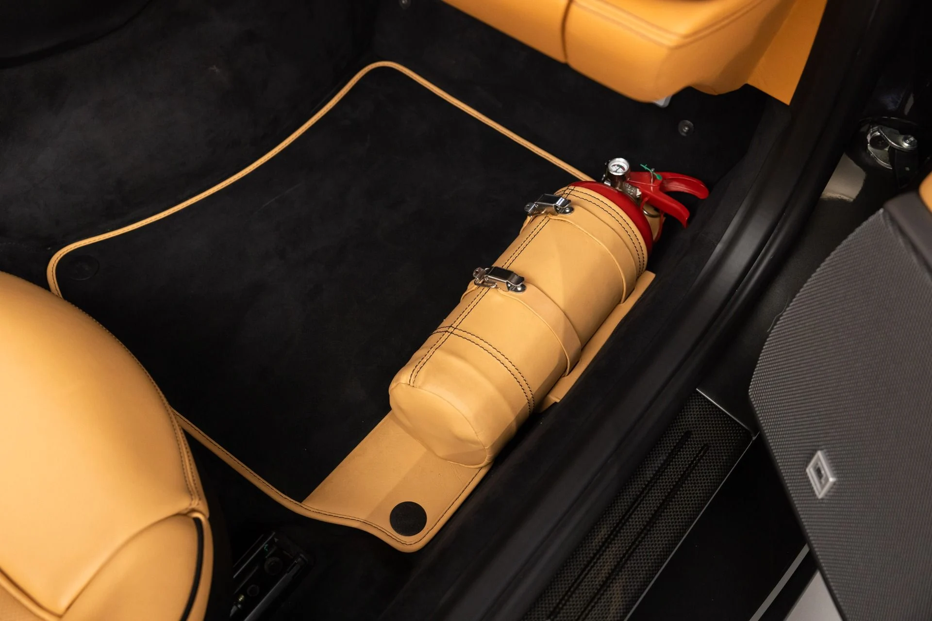 mph074_2085205585_Used_2019_Ferrari_Portofino_1784318320_5fc2e39fd7