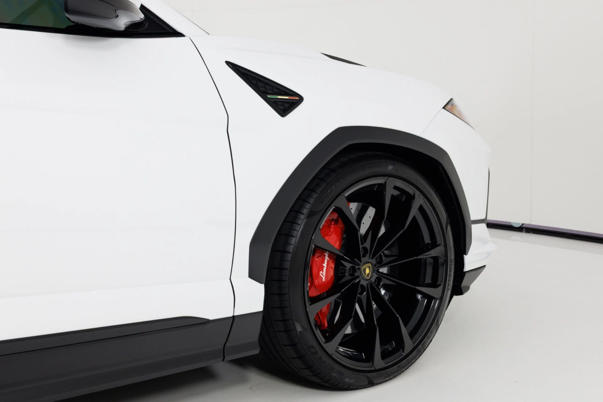 mph074_2113316449_Used_2024_Lamborghini_Urus_S_1788297644_c4a6a79e7a