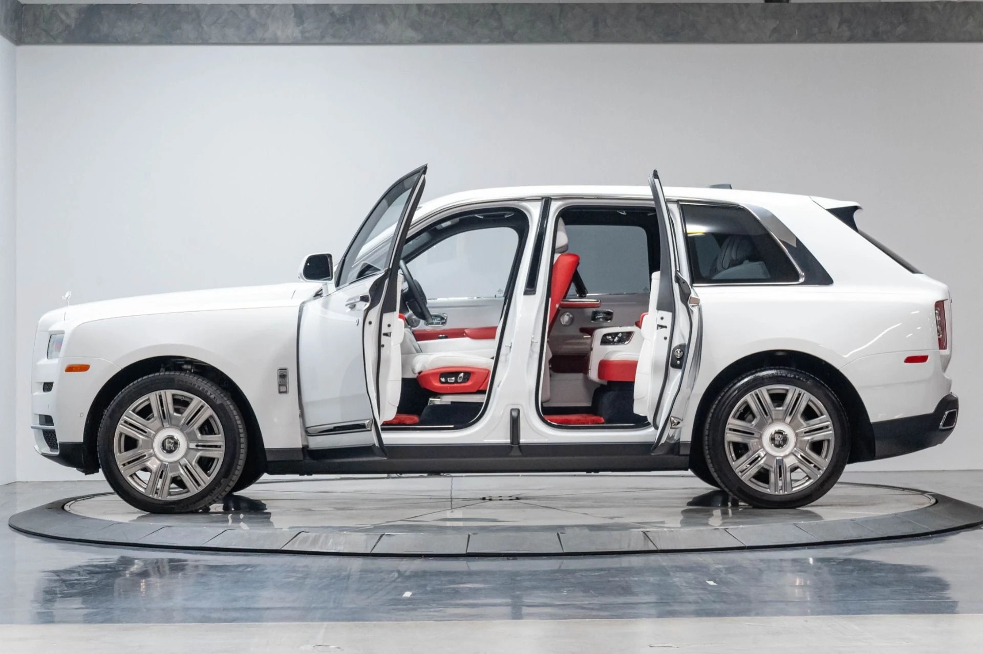 mph074_2133815146_Used_2023_Rolls_Royce_Cullinan_Base_1784654750_05a214a51d