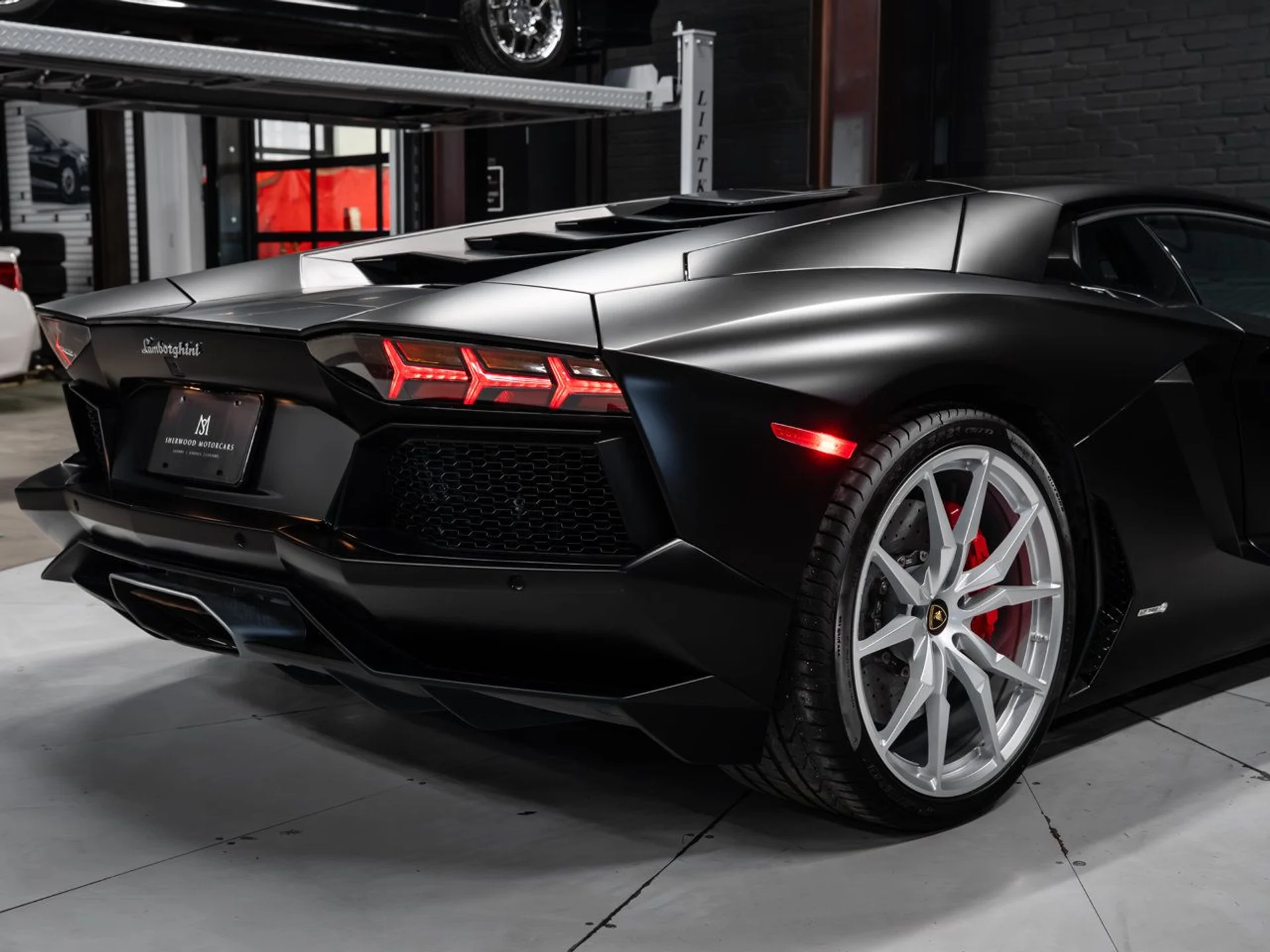mph074_2148534530_lamborghini_aventador_2017_1701b86e2a