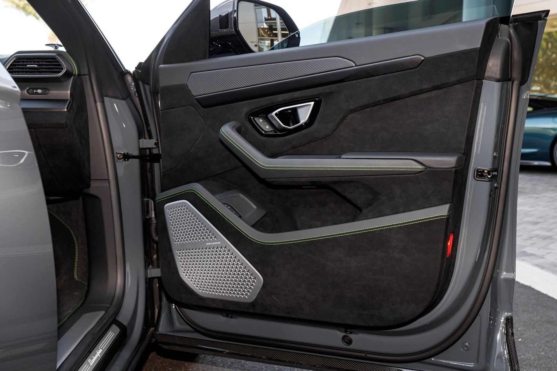 mph074_2172719490_667_p76_l_0345b8f3f7