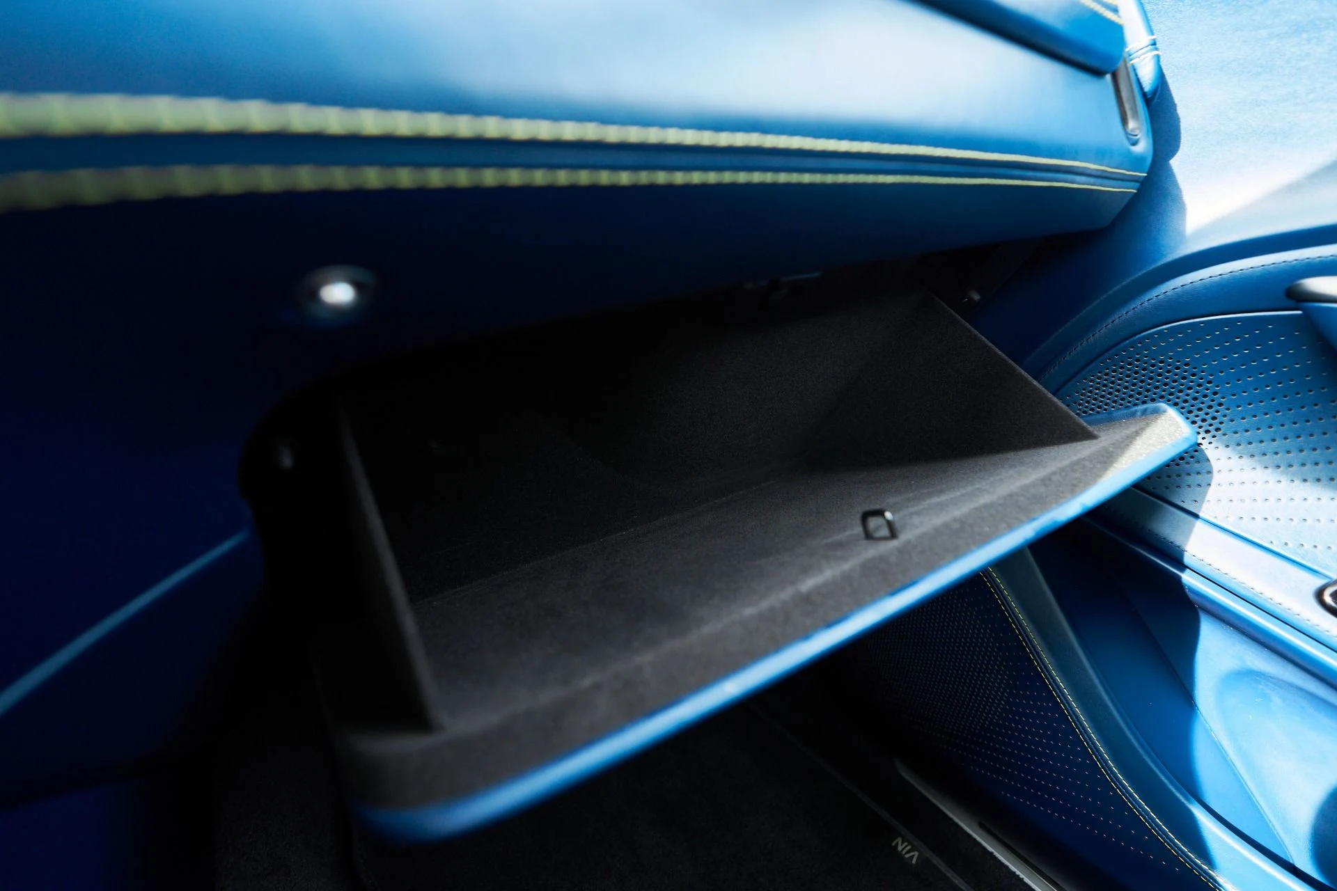 mph074_220562091_Used_2023_Aston_Martin_DBX_707_1762900452_7c702b02dd