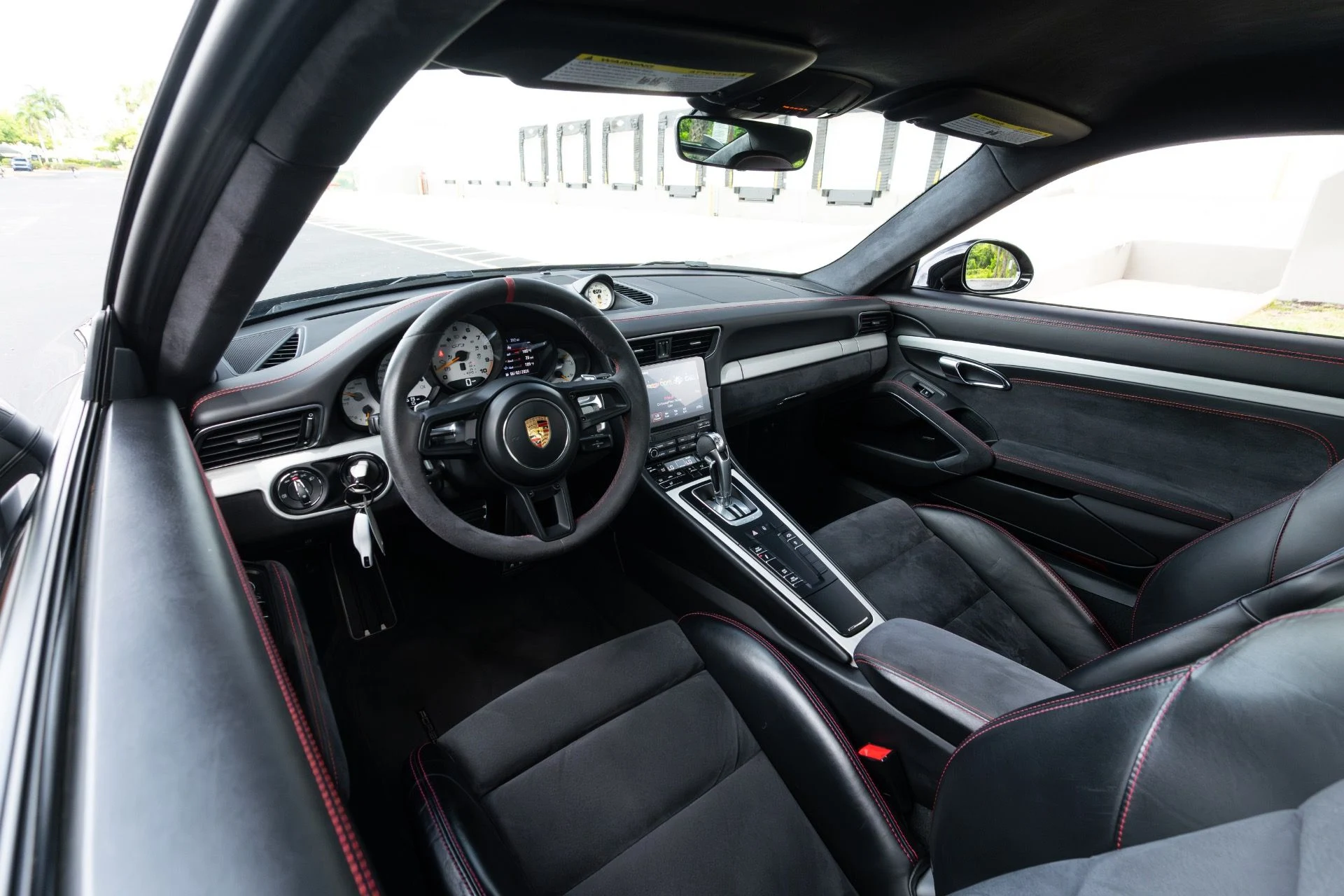 mph074_2280669692_Used_2018_Porsche_911_GT_3_1780452280_66a81d8be5