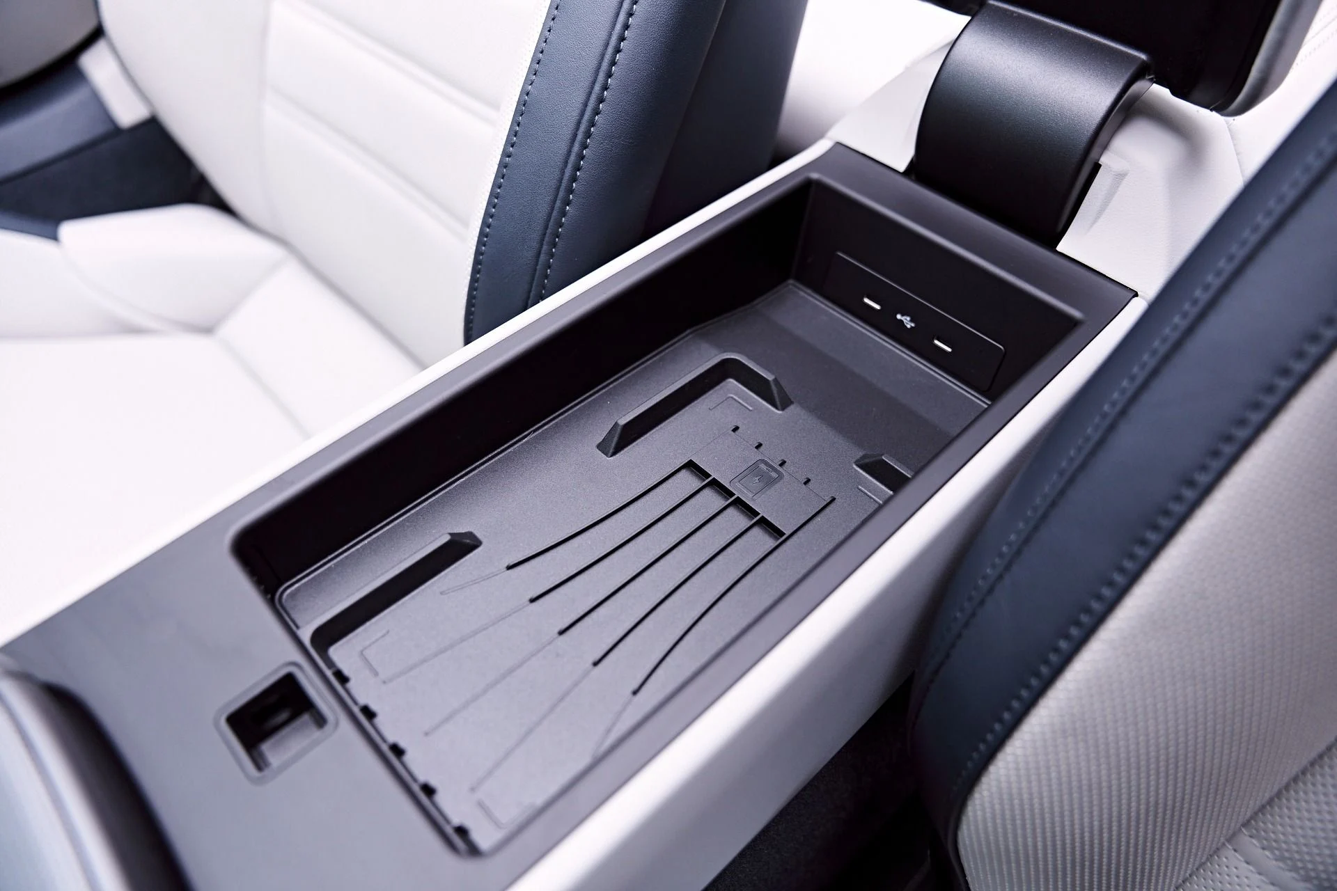 mph074_2412016175_Used_2025_Porsche_911_Carrera_1777504847_709f380749