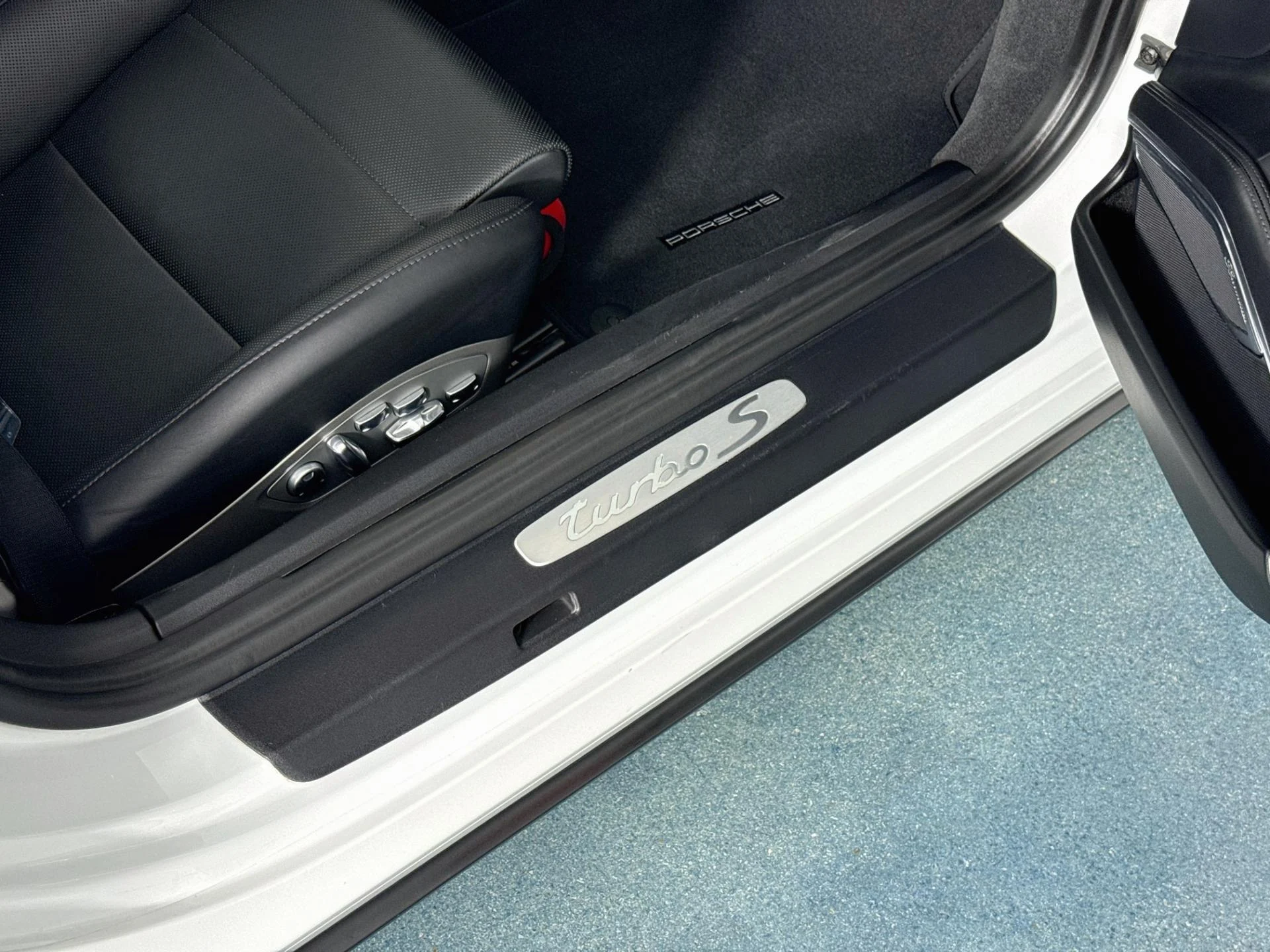mph074_2427610452_Used_2014_Porsche_911_Turbo_S_1791570374_b9cf399c74