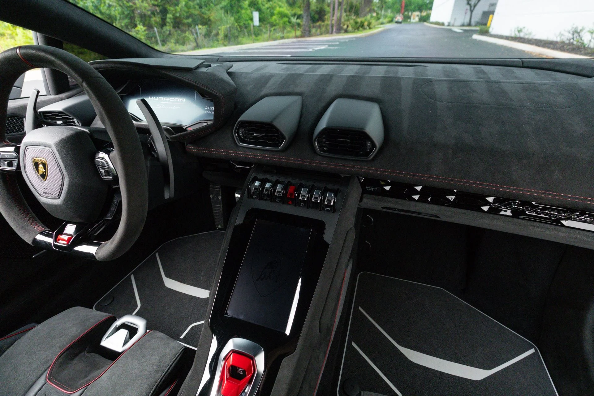 mph074_2577194131_Used_2024_Lamborghini_Huracan_Sterrato_1775279109_44f2bce0de