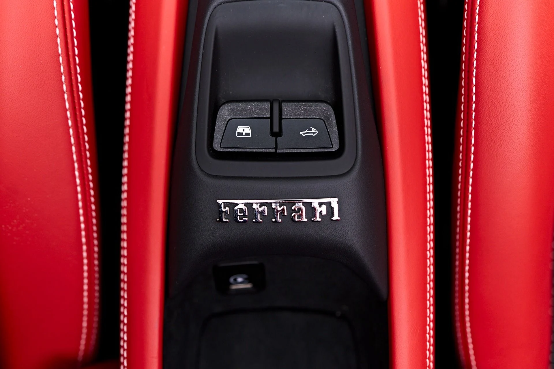 mph074_2654422503_Used_2023_Ferrari_F8_Spider_Base_1753926765_1f0d33aa97
