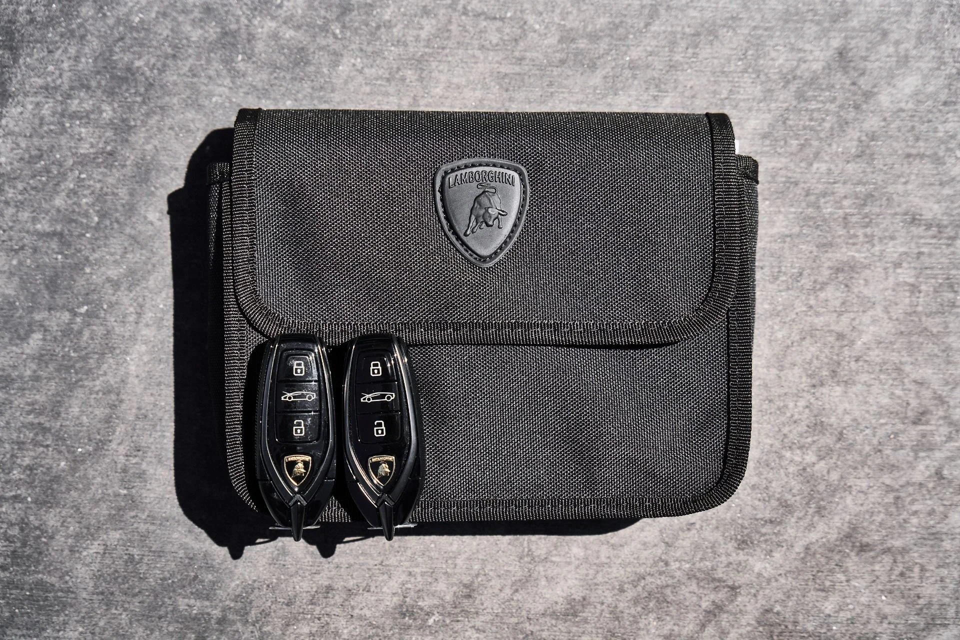mph074_271016449_Used_2025_Lamborghini_Revuelto_Base_1780084835_4492876fd1