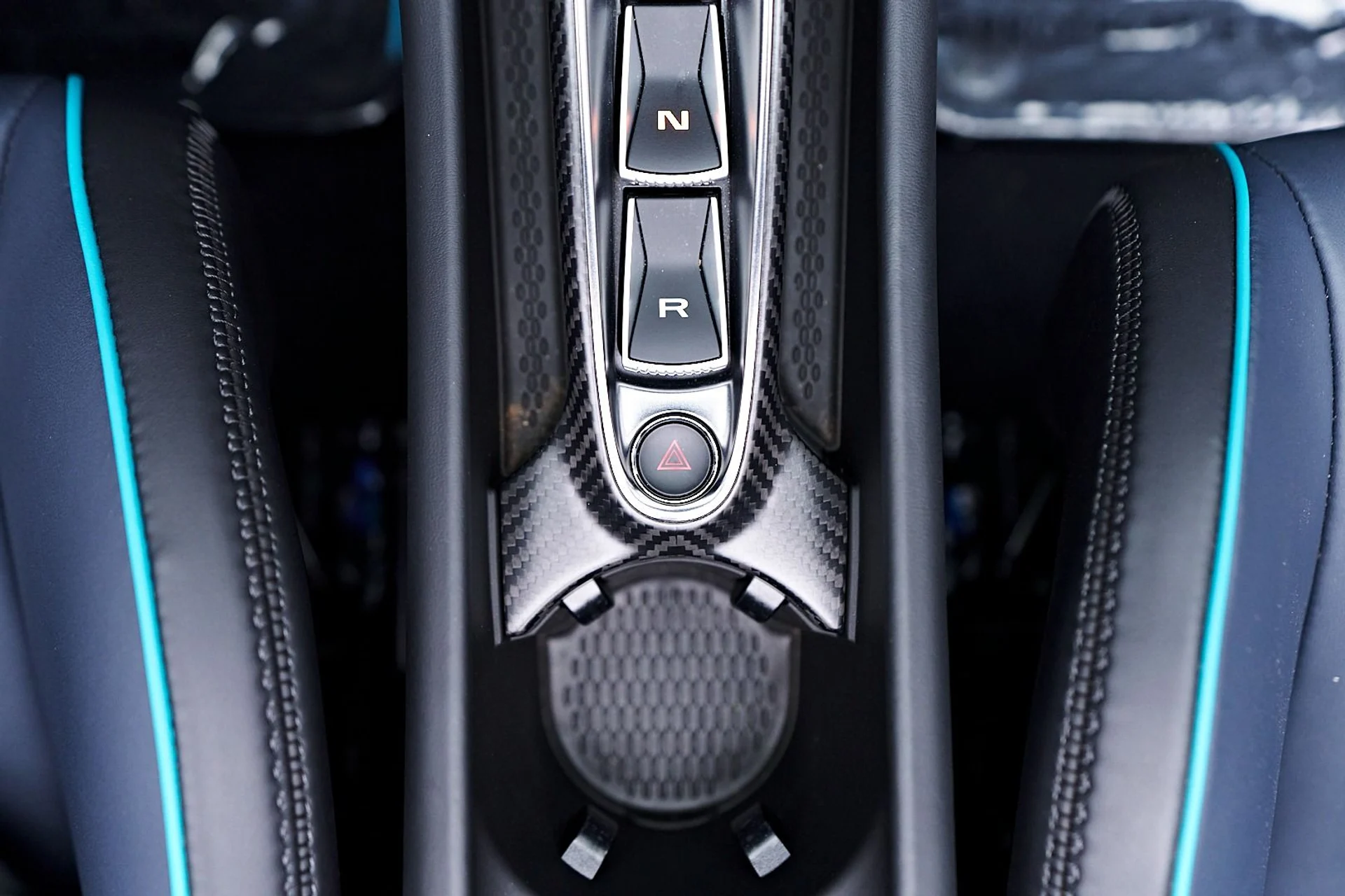 mph074_2713673004_Used_2025_Mc_Laren_Artura_Tech_Lux_1745952984_4a6fa9c0a8