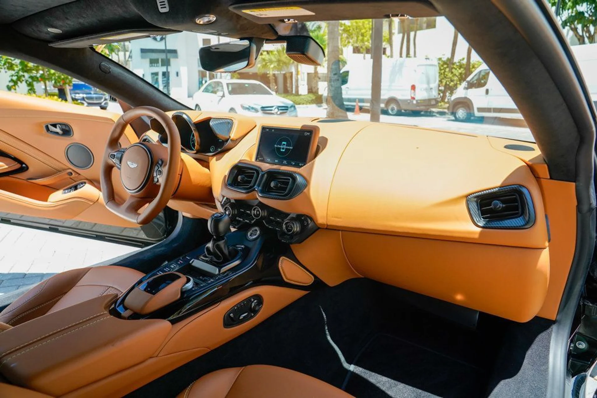 mph074_2763401437_used_2021_aston_martin_vantage_coupemanual_14354_22900621_75_1024_d6550391a7