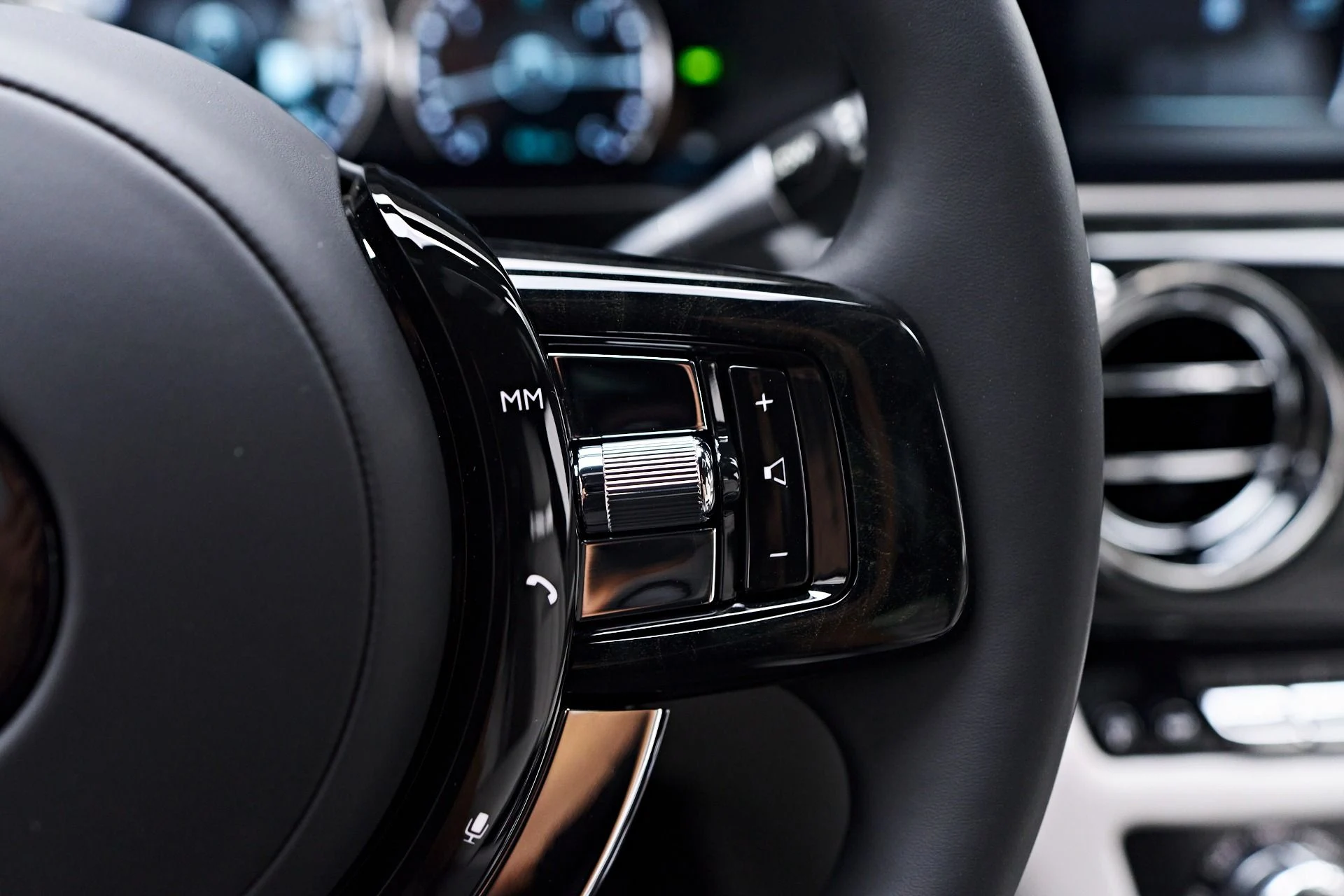 mph074_2845572883_Used_2024_Rolls_Royce_Ghost_Base_1752169894_50d10f08a8