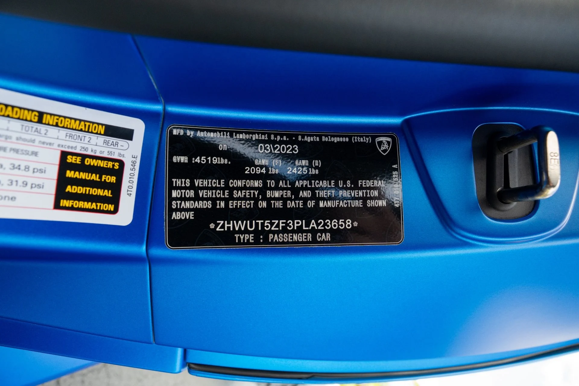 mph074_2869663810_Used_2023_Lamborghini_Huracan_EVO_Spyder_1763055563_742c43a72d