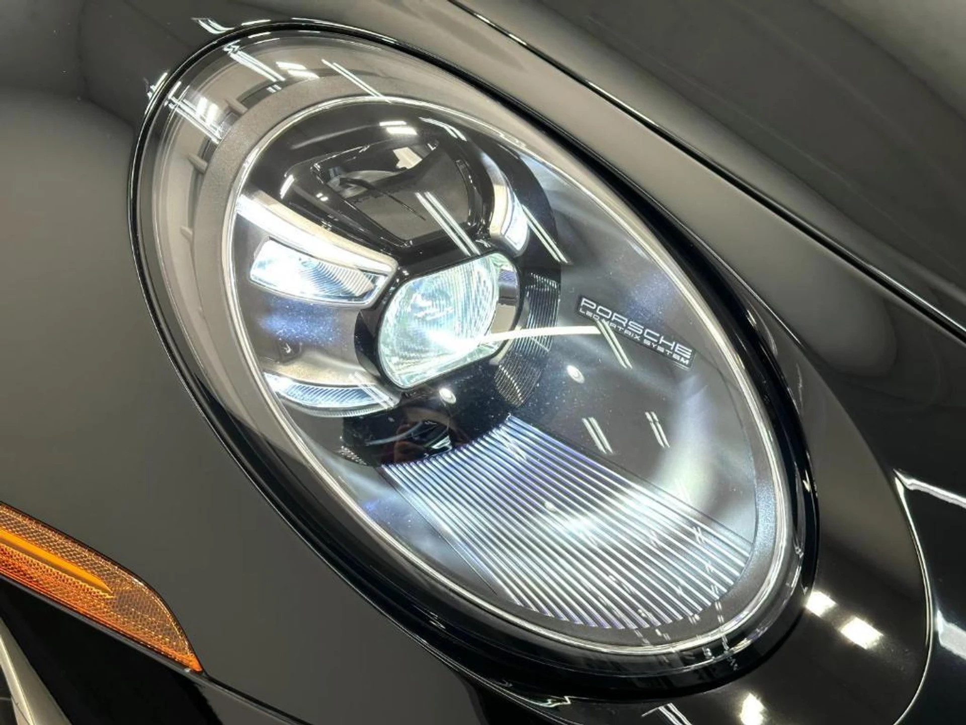 mph074_2904776635_GZQRAC_Ym_t_Vyo_TR_JJ_40_A_Vj2l_Ps_80c8ba0375