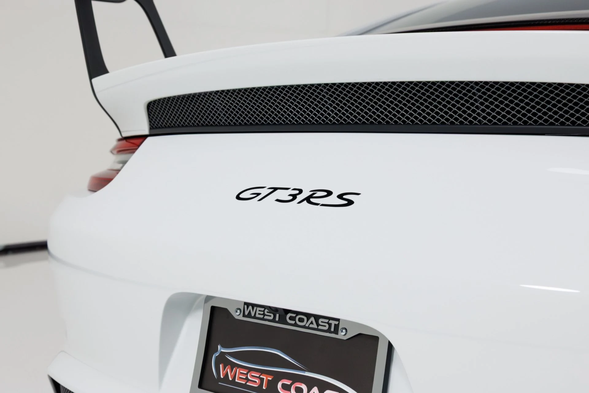 mph074_3023315554_Used_2019_Porsche_911_GT_3_RS_1774651744_2c34252528