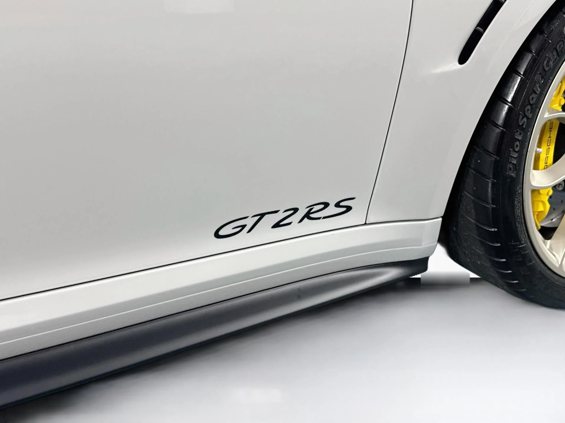 mph074_3053125162_Used_2018_Porsche_911_GT_2_RS_1790873203_38c15c4ea8