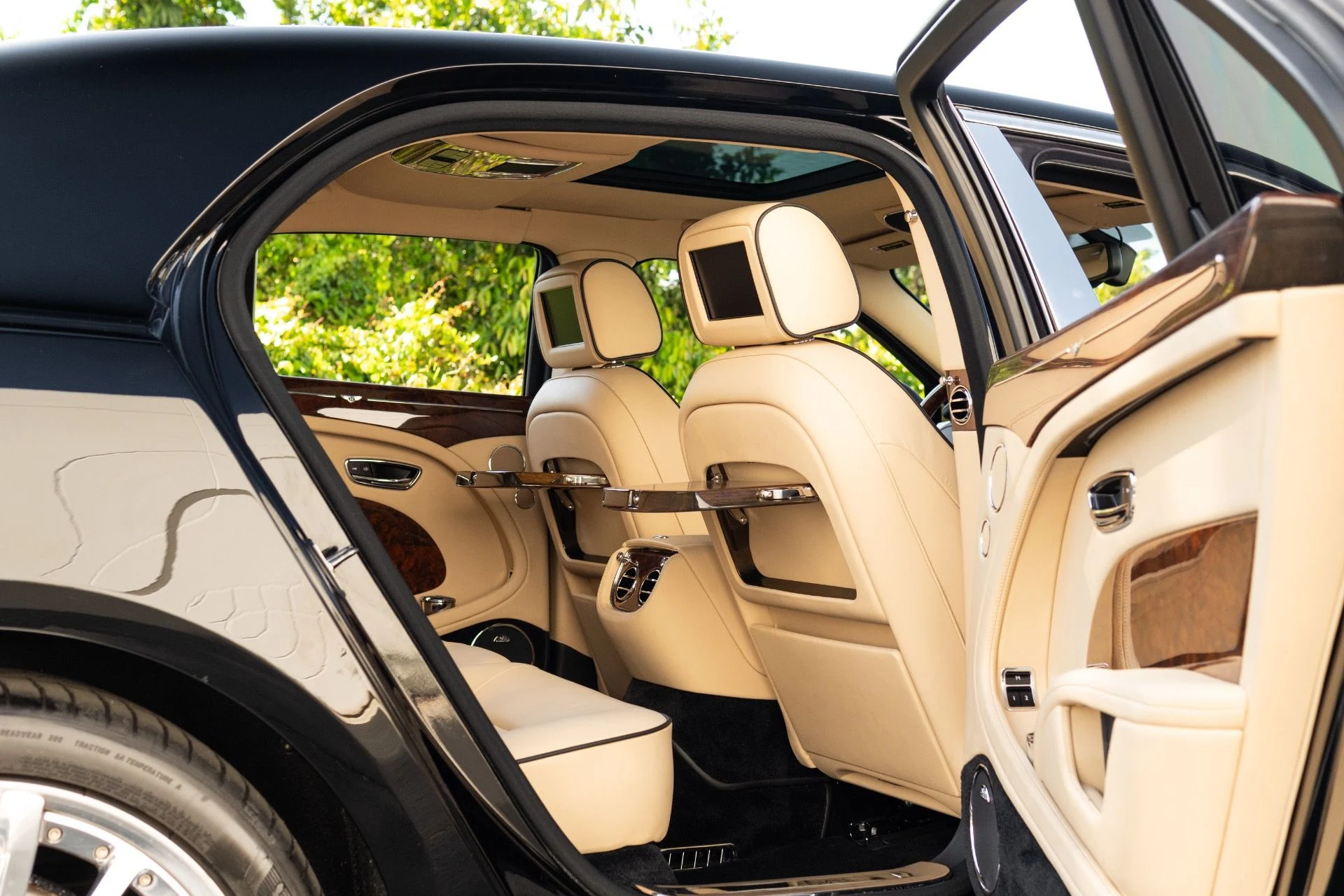 mph074_3053391517_Used_2014_Bentley_Mulsanne_1774576298_196a241ccb