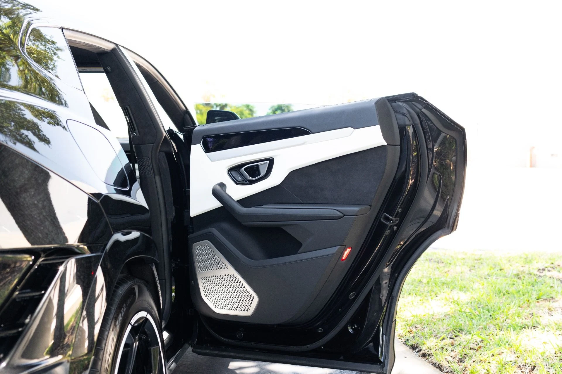 mph074_3061918938_Used_2023_Lamborghini_Urus_S_1780940773_f85b2c27e0