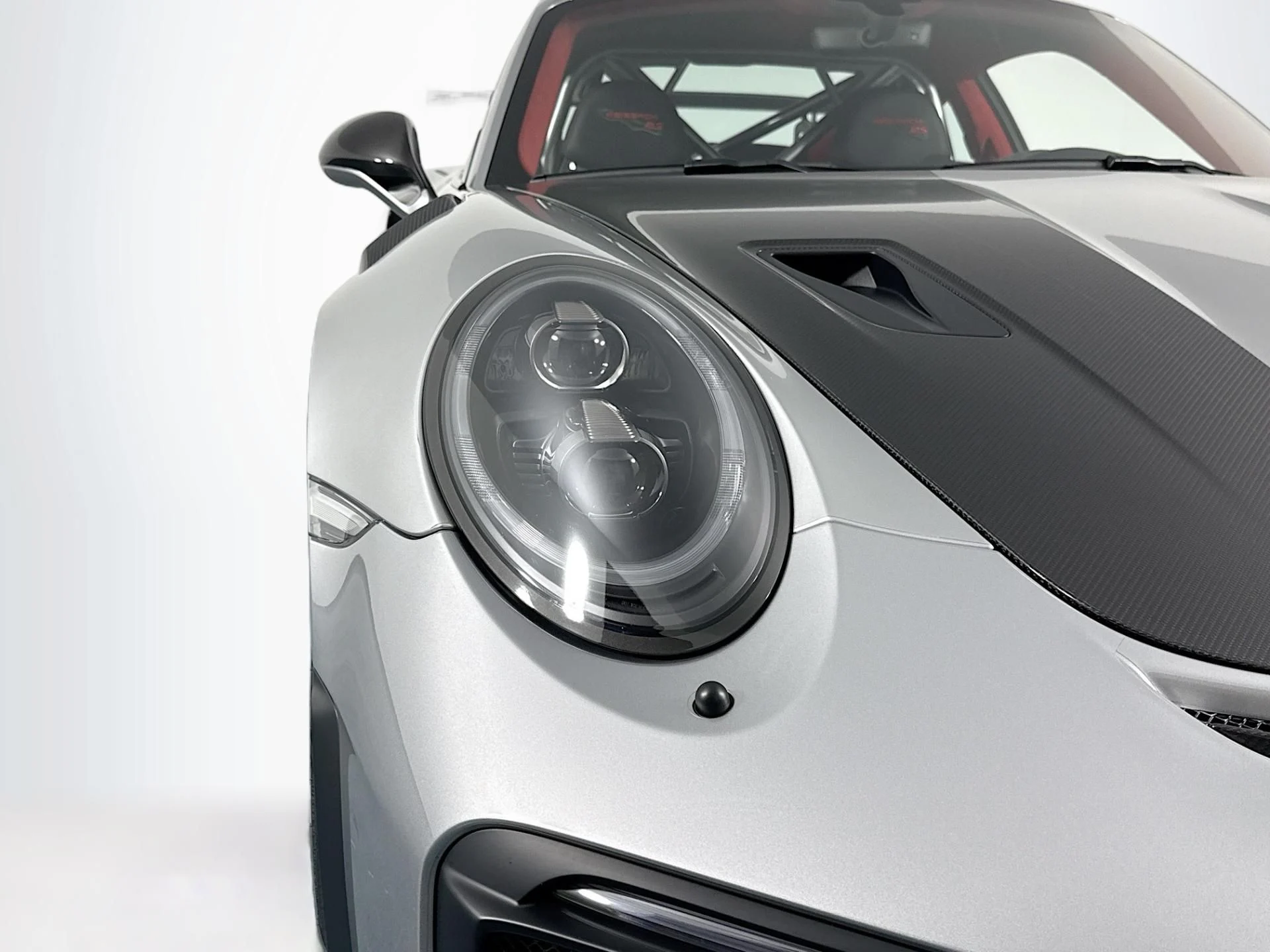 mph074_3240280531_Used_2018_Porsche_911_GT_2_RS_1784763015_2214550efb