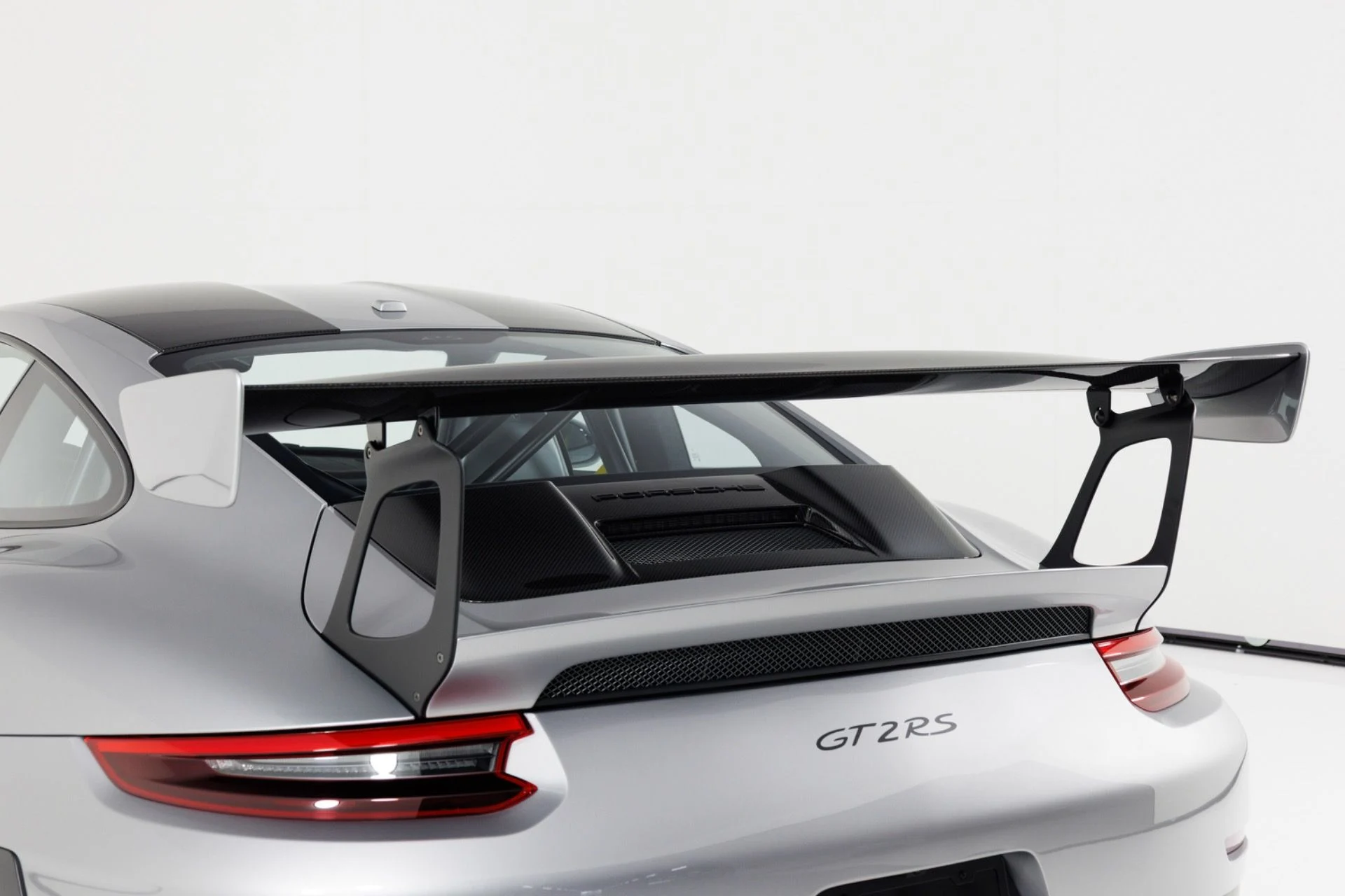mph074_325446137_Used_2018_Porsche_911_GT_2_RS_1791916169_423bffe3af