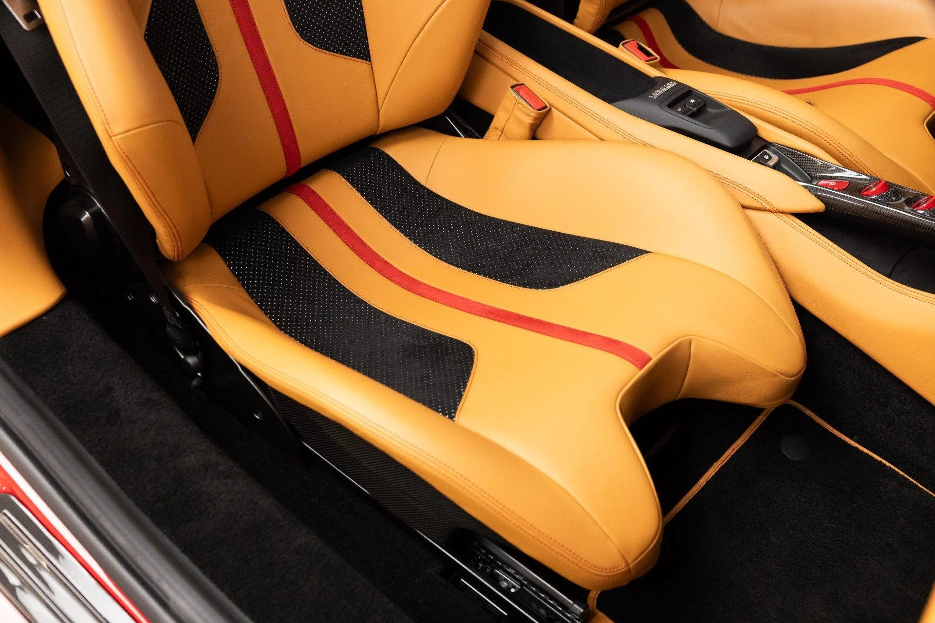 mph074_3288016356_Used_2021_Ferrari_F8_Spider_1788440852_b61f58de77