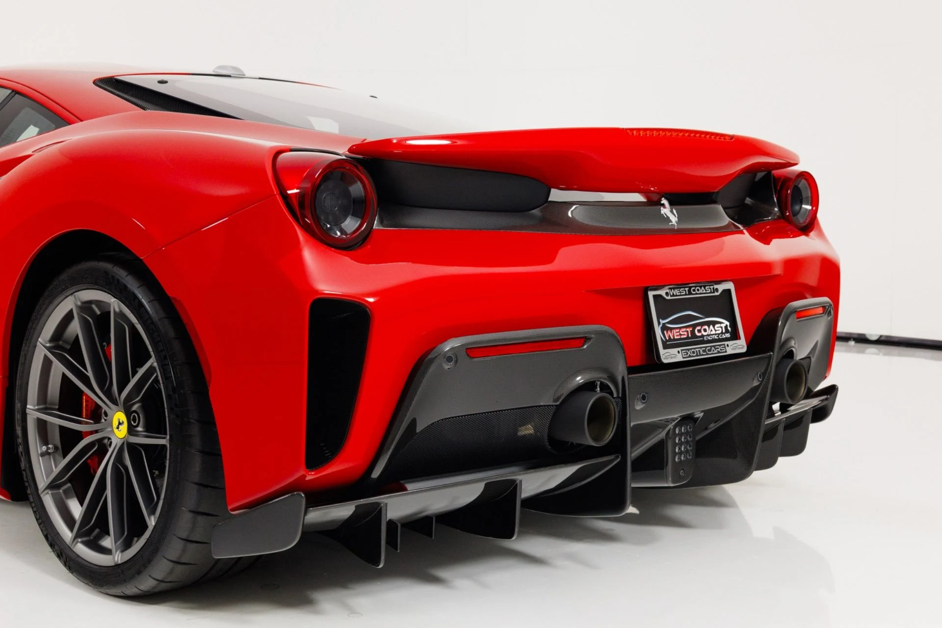 mph074_3311690261_Used_2020_Ferrari_488_Pista_1775511020_d00036603d