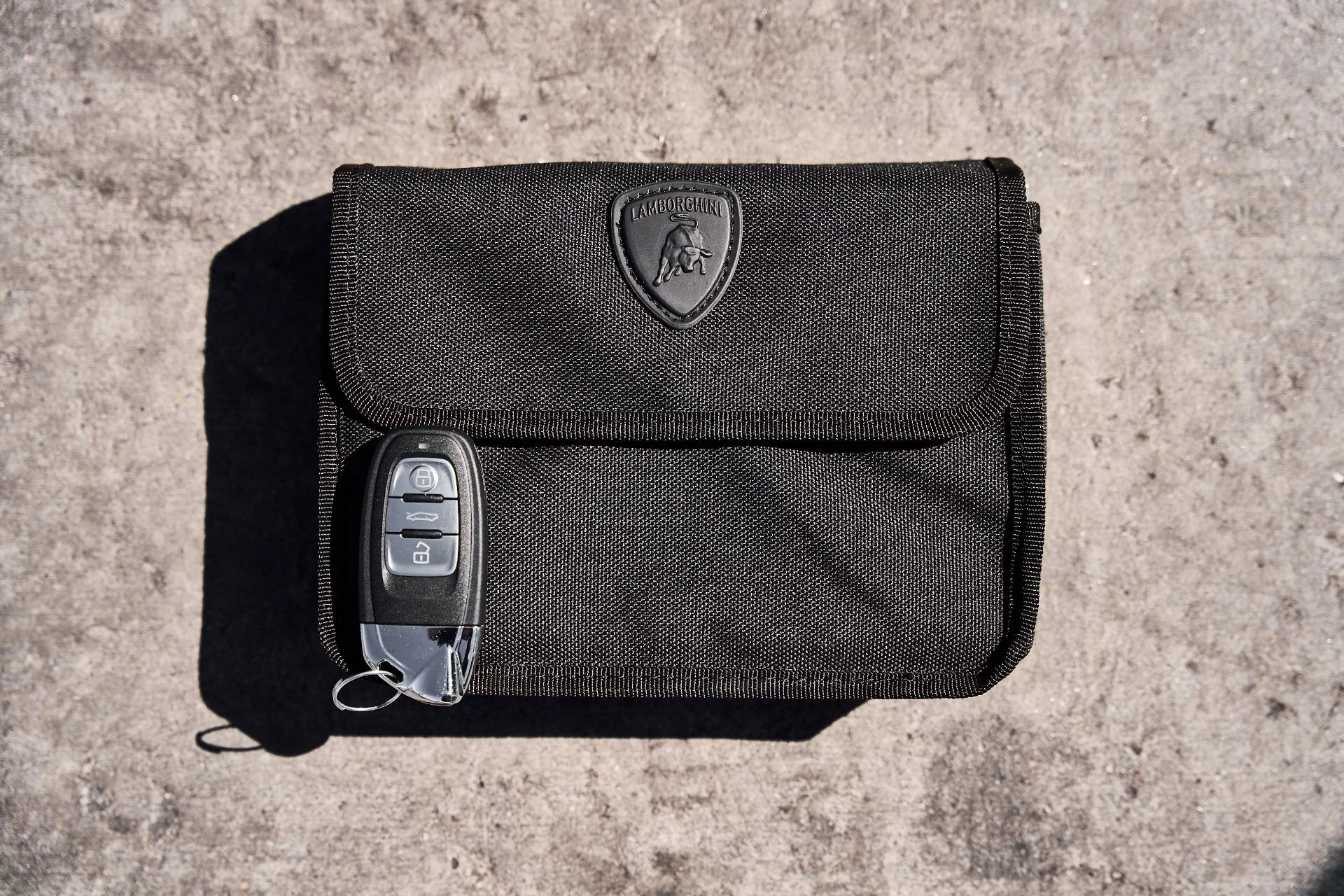 mph074_331679987_Used_2023_Lamborghini_Huracan_1778117692_015daf5002