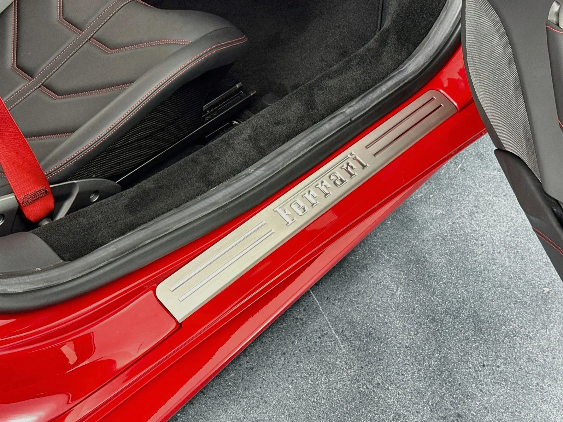 mph074_3353557892_Used_2019_Ferrari_488_Spider_1787009374_b28215f5c4