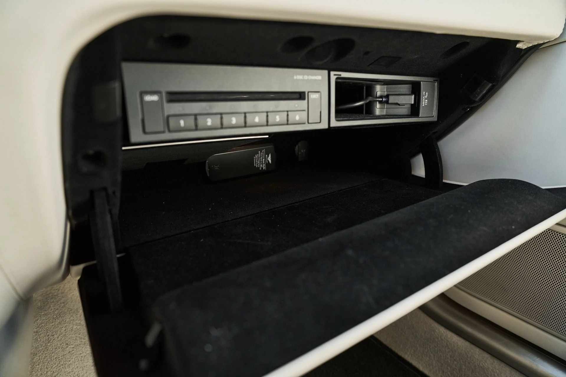 mph074_3367601021_Used_2012_Bentley_Continental_Flying_Spur_1765853903_f91c0f9e96