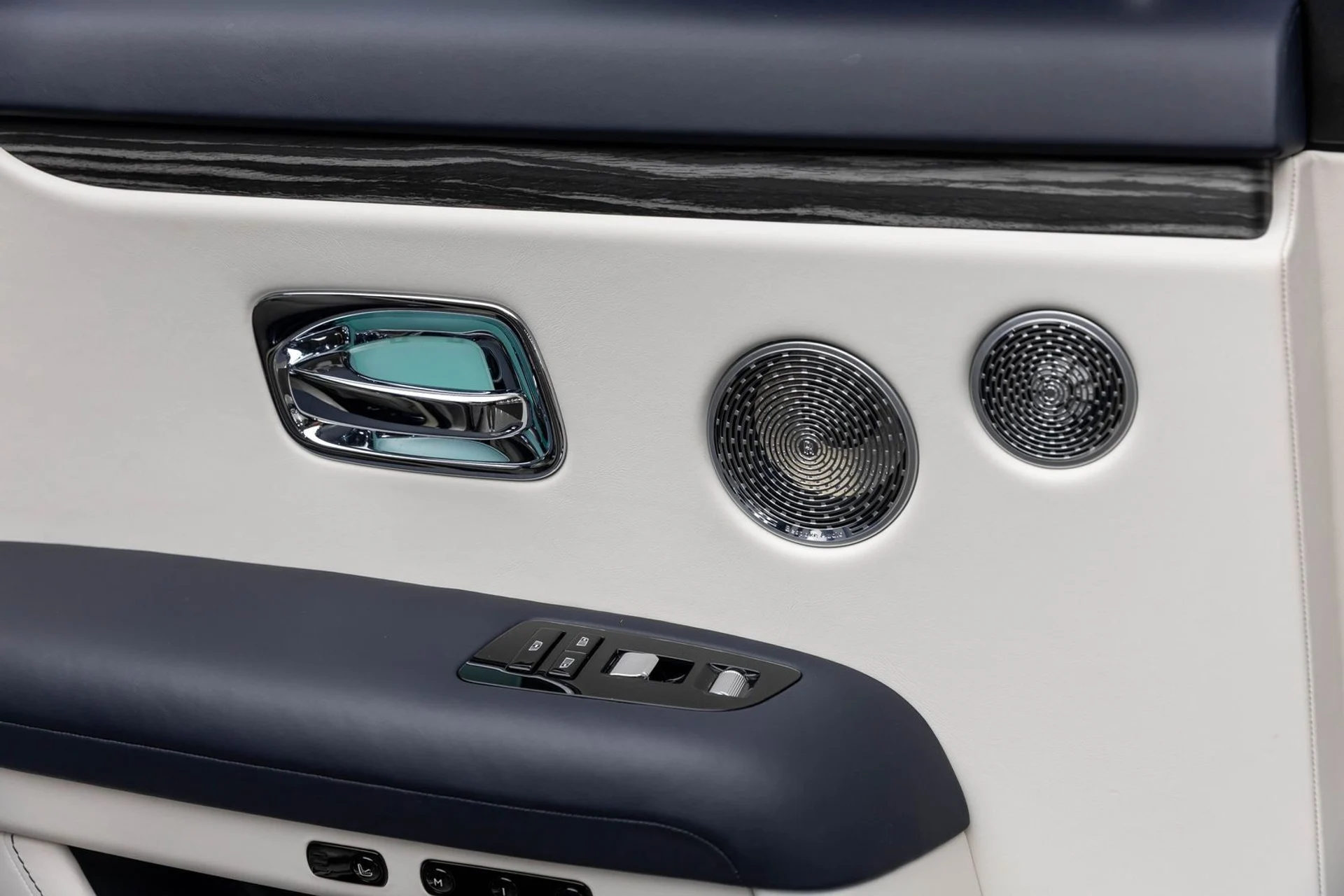 mph074_3370980645_75_0b1363f592