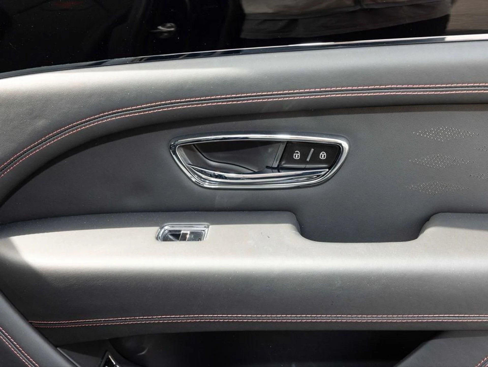 mph074_3387989873_497104613_69a1b7331e5607789028c3fc_e7e992f25d