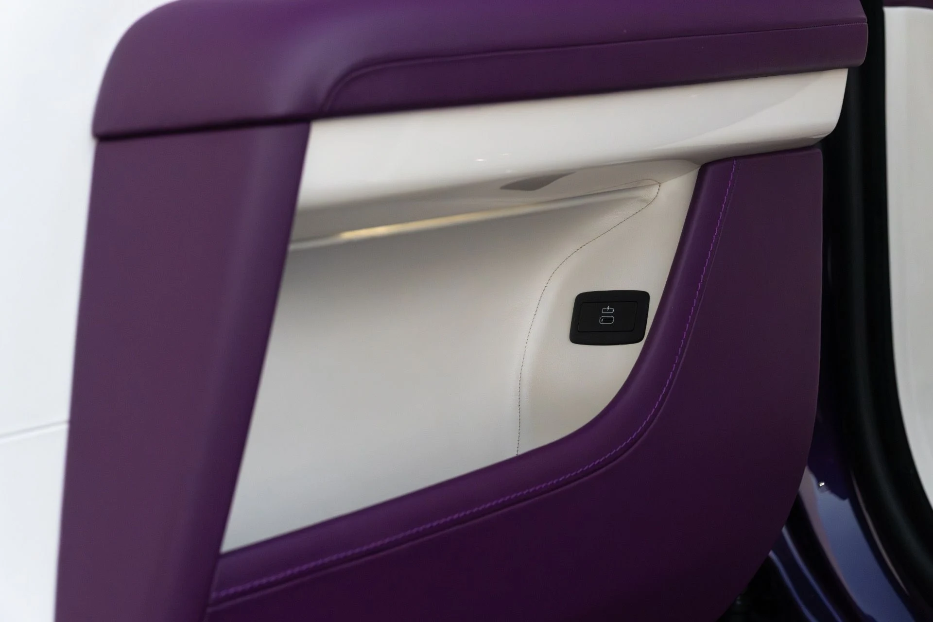 mph074_3460332028_Used_2021_Rolls_Royce_Ghost_1762913749_51526915fb